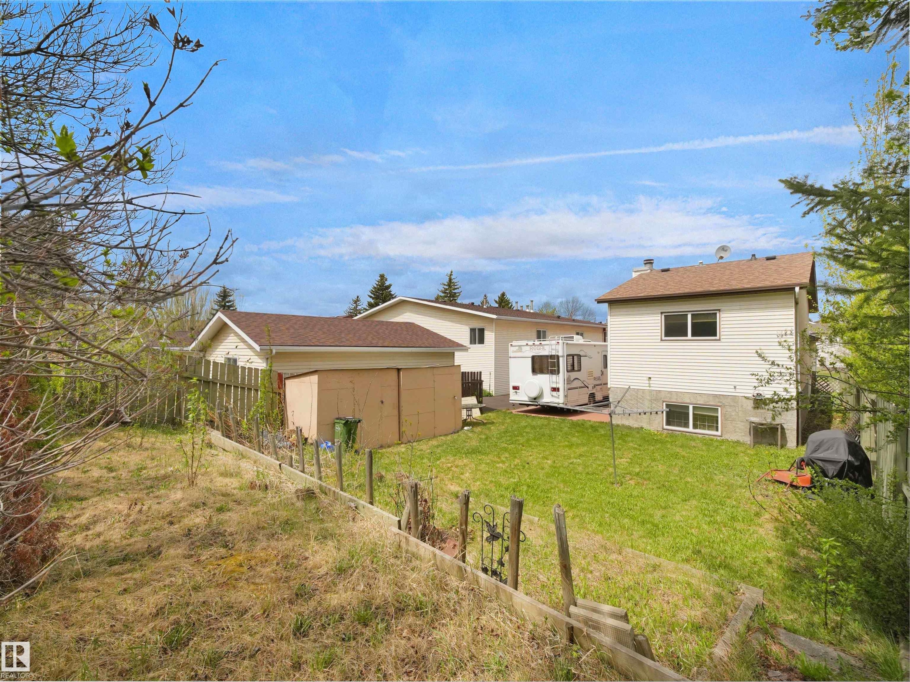 10711 24 Avenue, Edmonton, AB - Outdoor