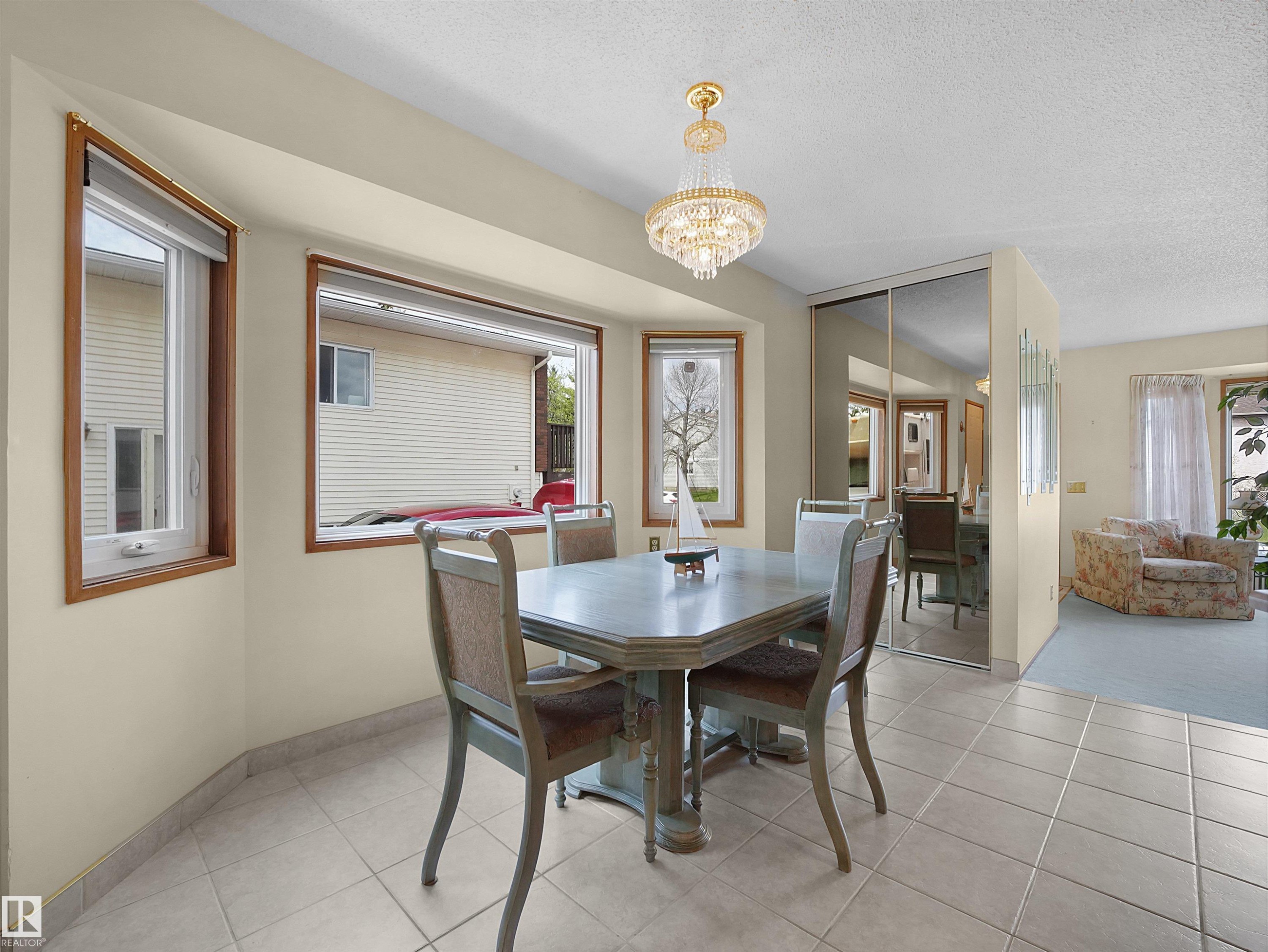 10711 24 Avenue, Edmonton, AB - Indoor Photo Showing Dining Room