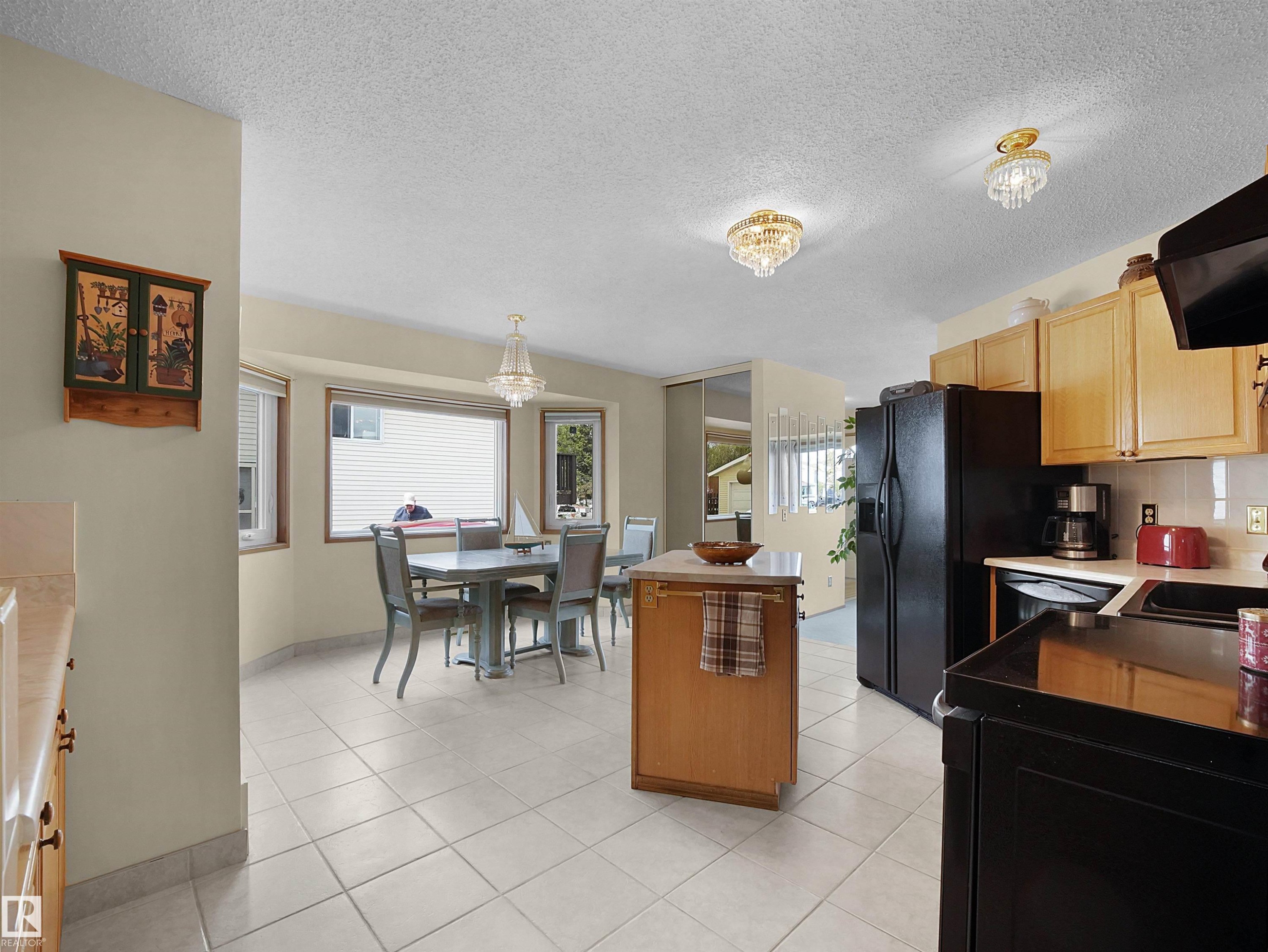 10711 24 Avenue, Edmonton, AB - Indoor