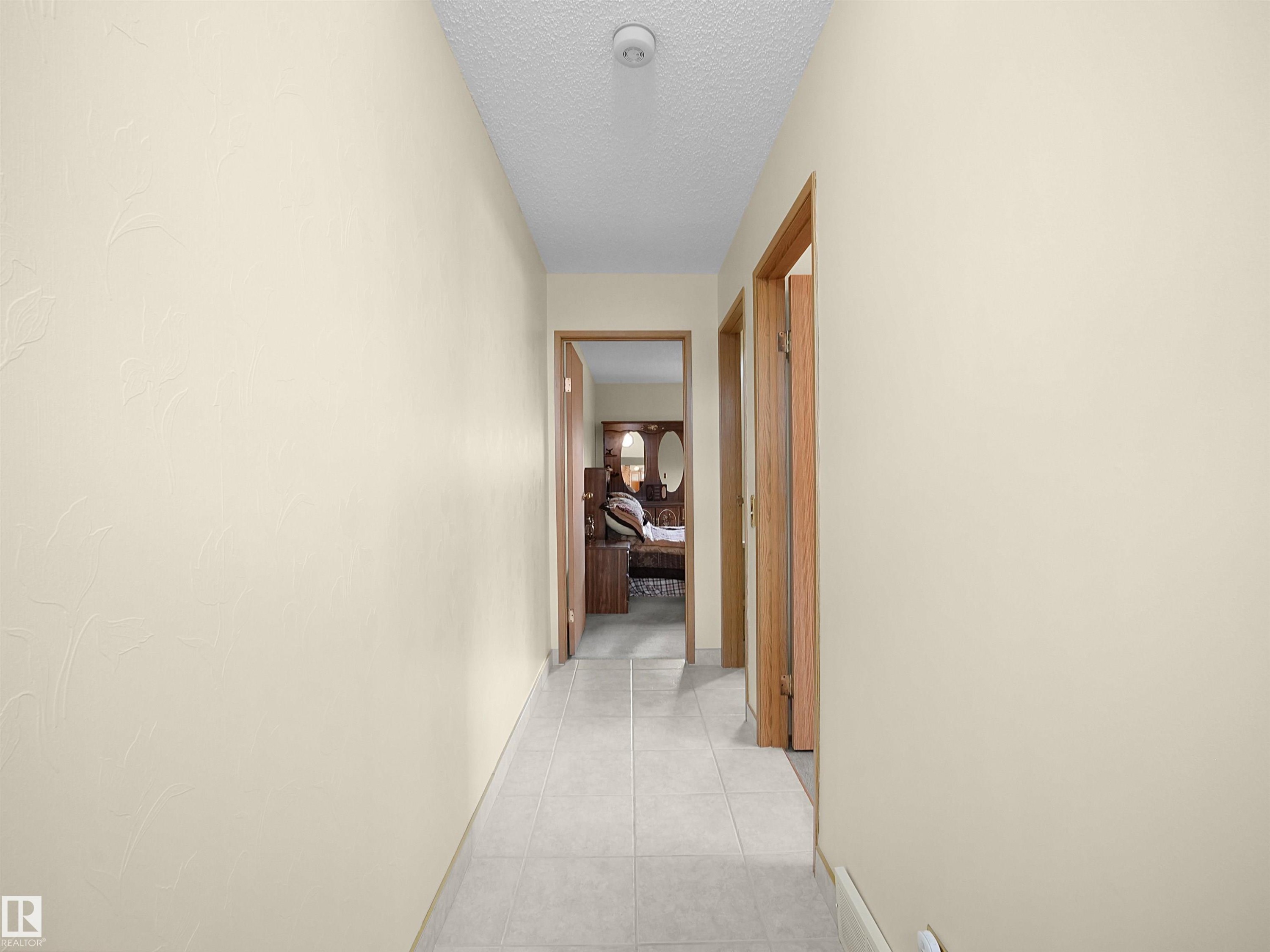 10711 24 Avenue, Edmonton, AB - Indoor Photo Showing Other Room