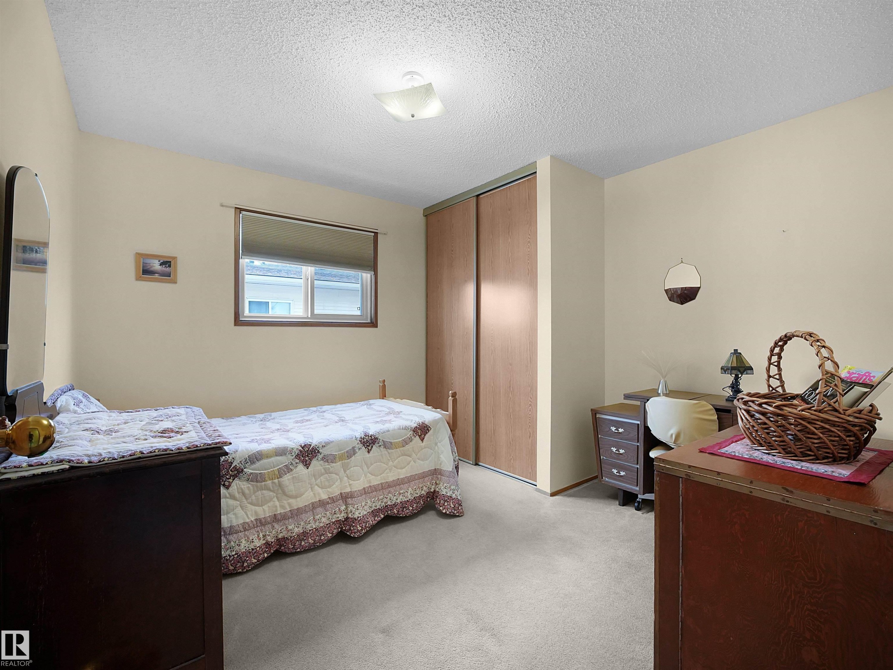 10711 24 Avenue, Edmonton, AB - Indoor Photo Showing Bedroom