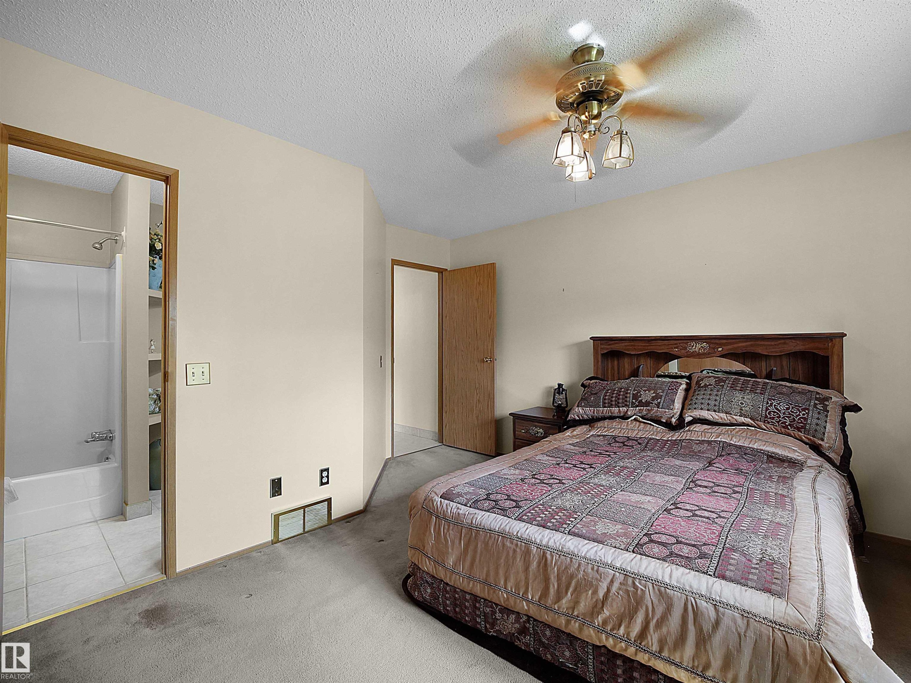 10711 24 Avenue, Edmonton, AB - Indoor Photo Showing Bedroom