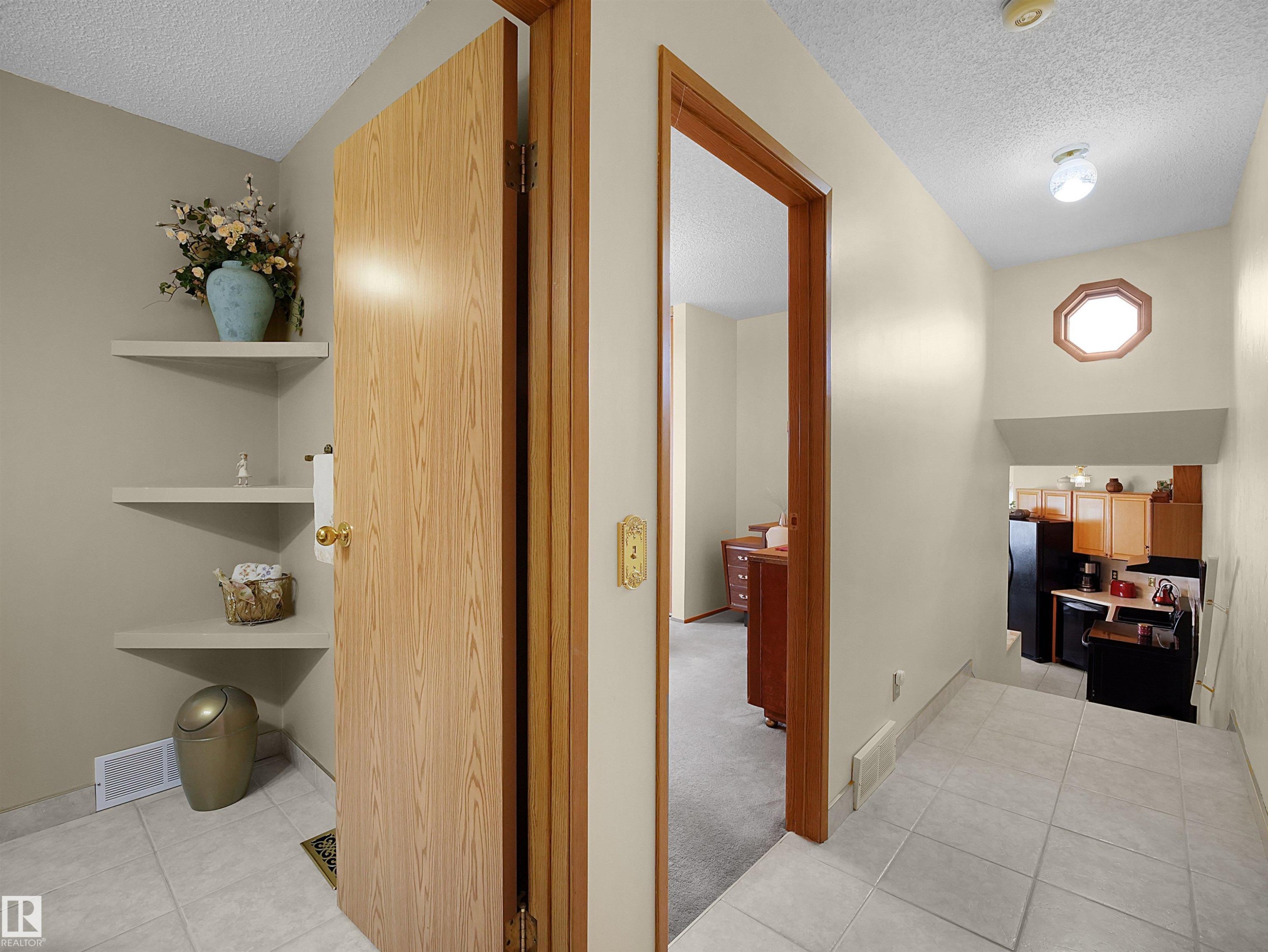 10711 24 Avenue, Edmonton, AB - Indoor Photo Showing Other Room