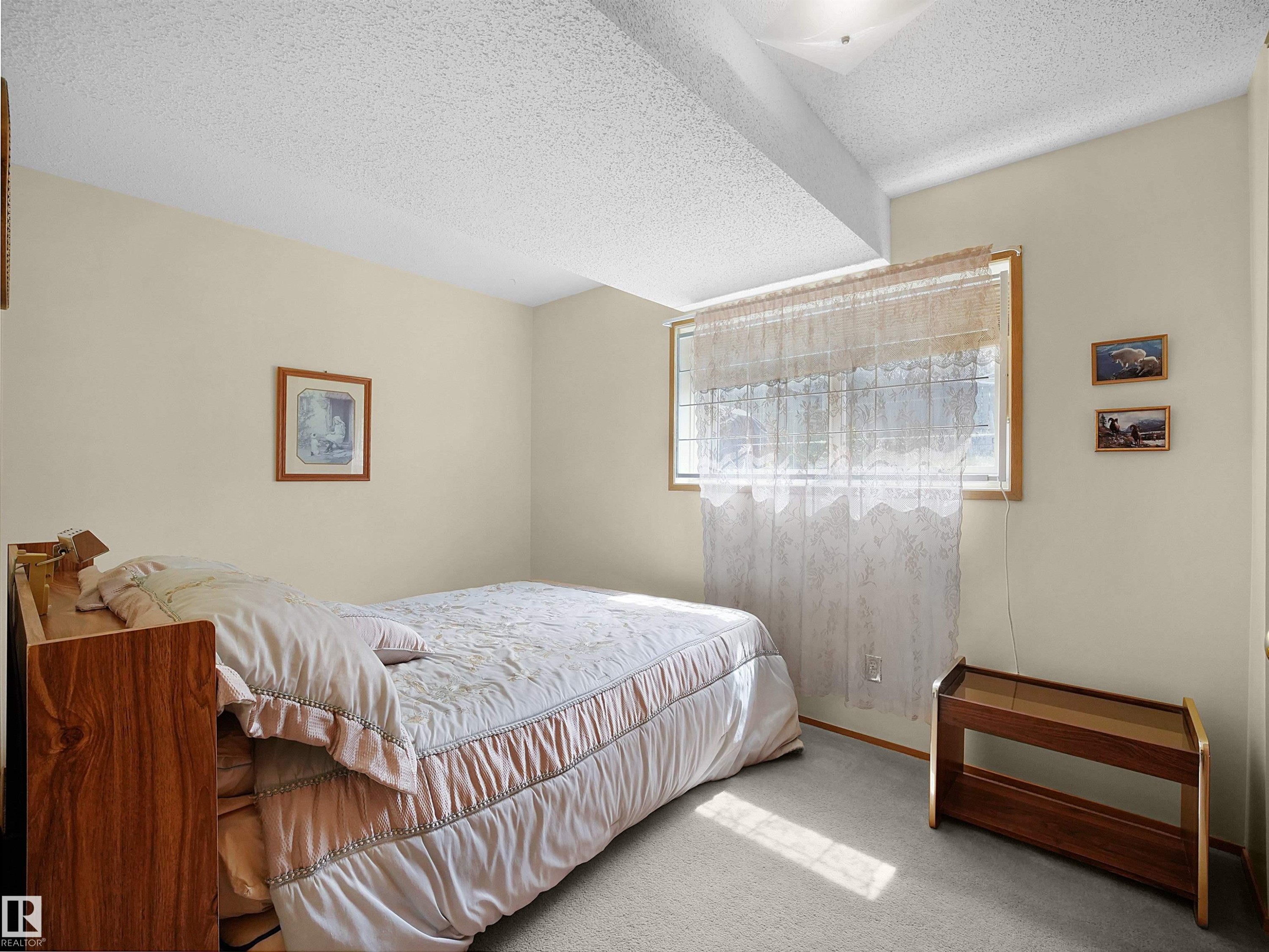 10711 24 Avenue, Edmonton, AB - Indoor Photo Showing Bedroom