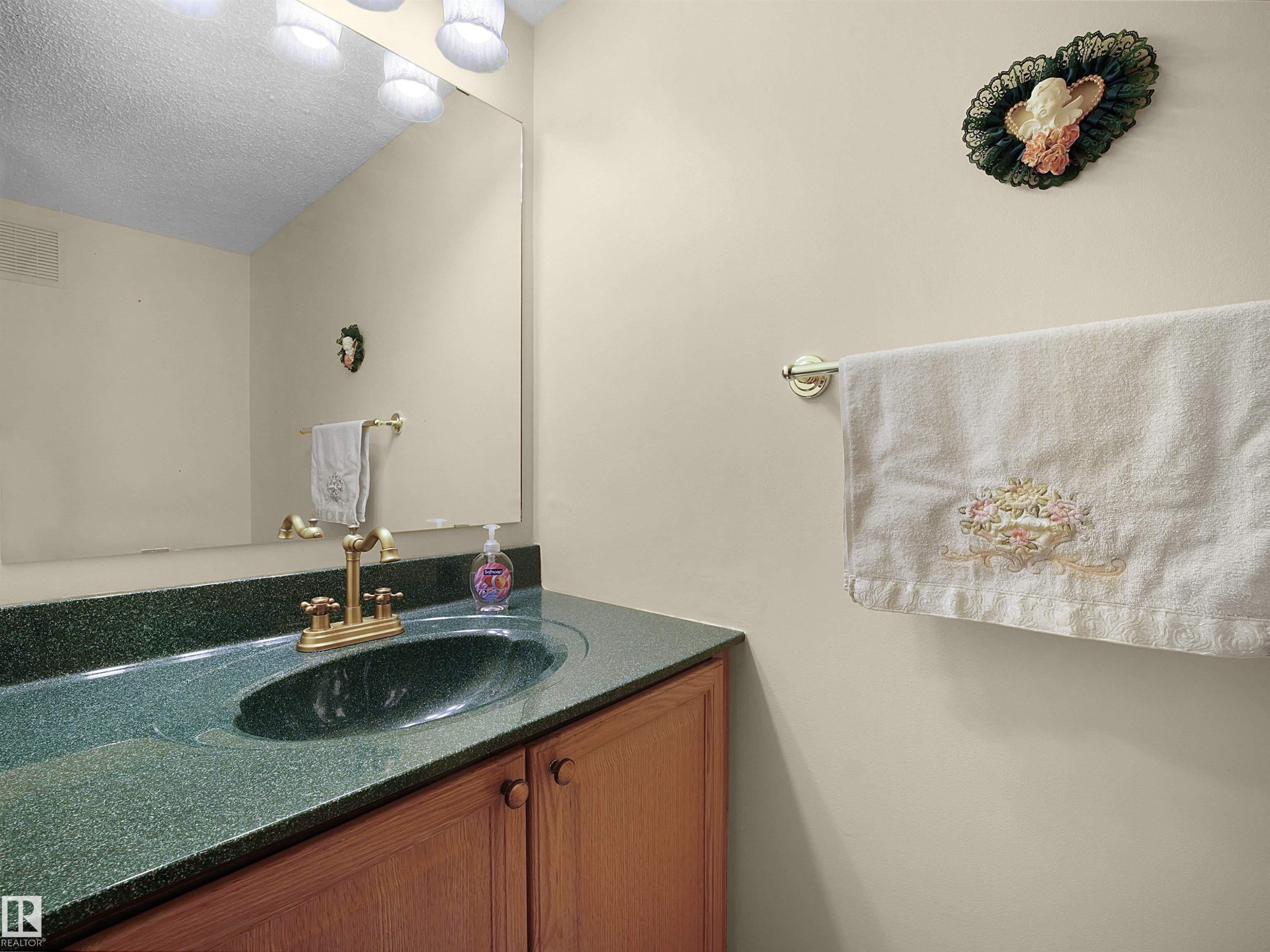 10711 24 Avenue, Edmonton, AB - Indoor Photo Showing Bathroom