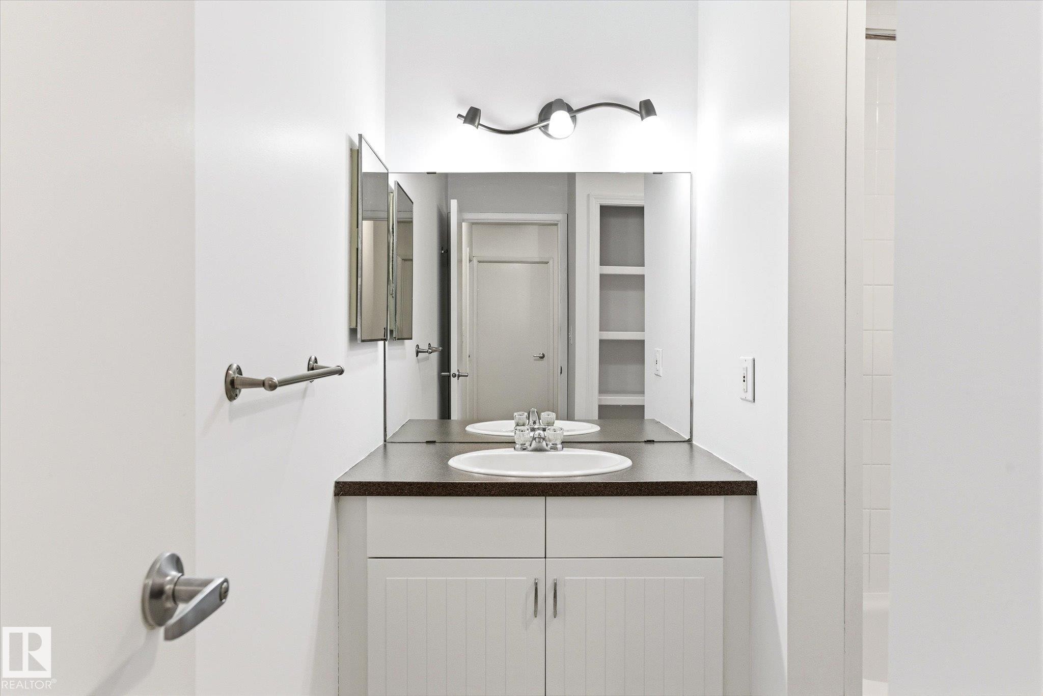 6320 184 Street, Edmonton, AB - Indoor Photo Showing Bathroom