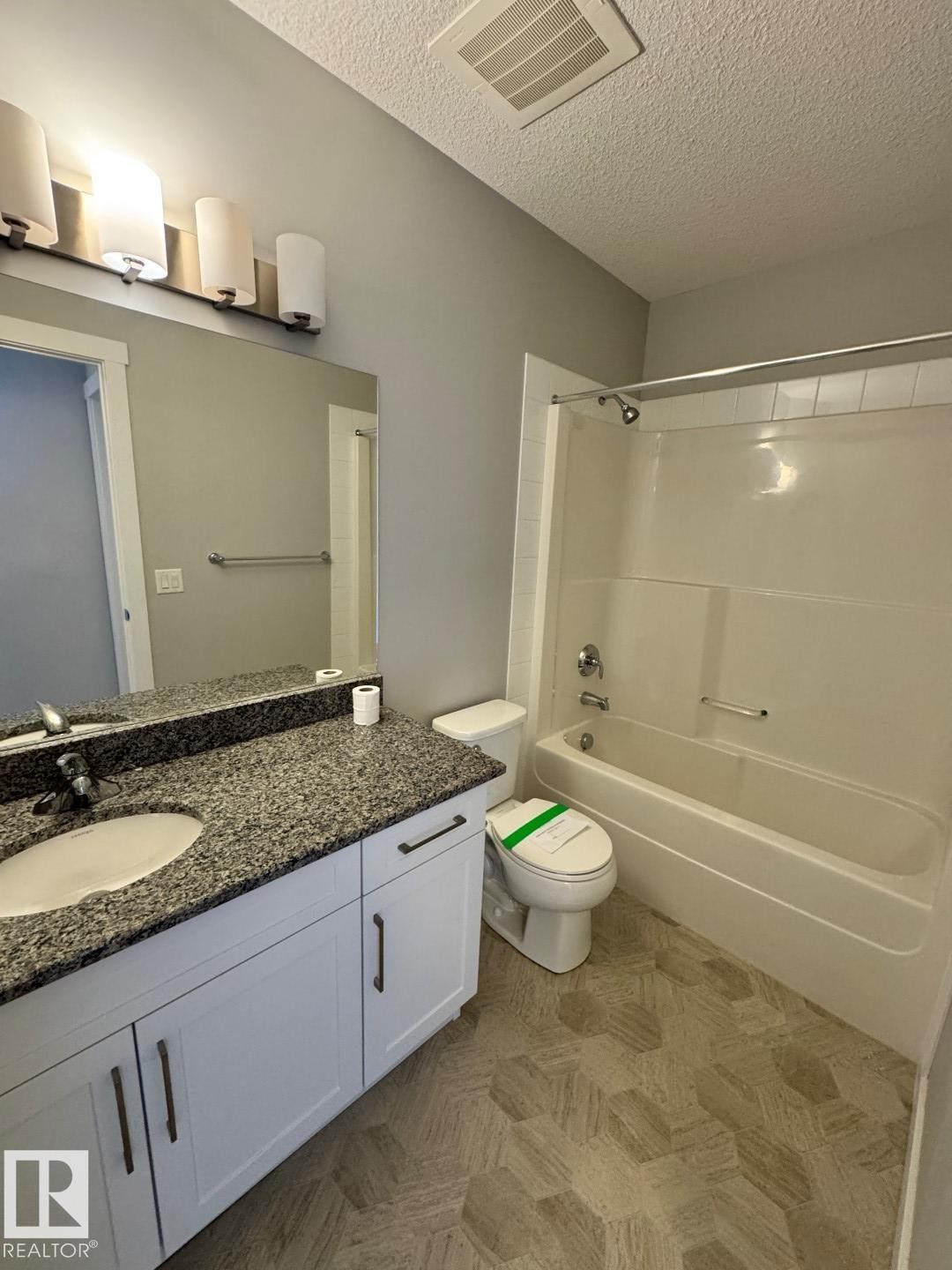 405 3670 139 Avenue, Edmonton, AB - Indoor Photo Showing Bathroom