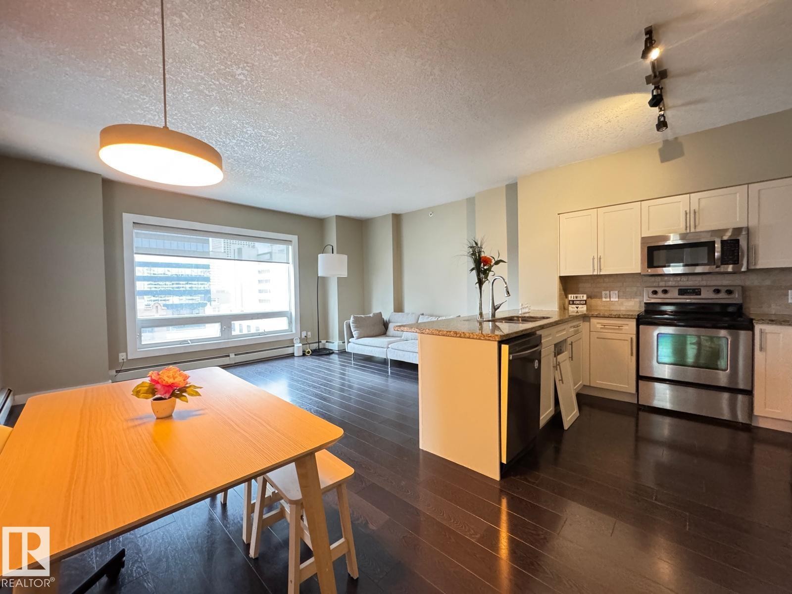 702 10136 104 Street, Edmonton, AB - Indoor Photo Showing Kitchen