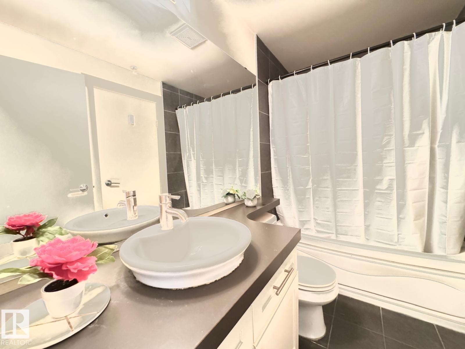 702 10136 104 Street, Edmonton, AB - Indoor Photo Showing Bathroom