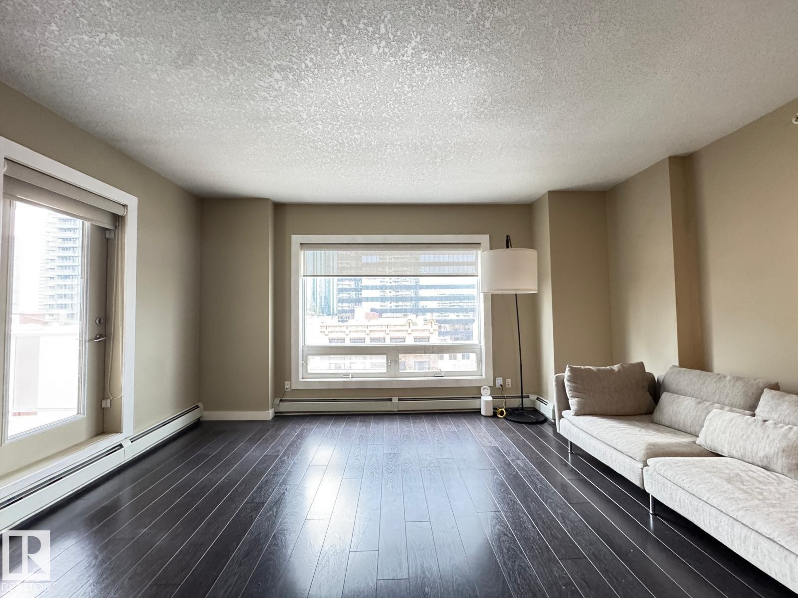 702 10136 104 Street, Edmonton, AB - Indoor Photo Showing Living Room