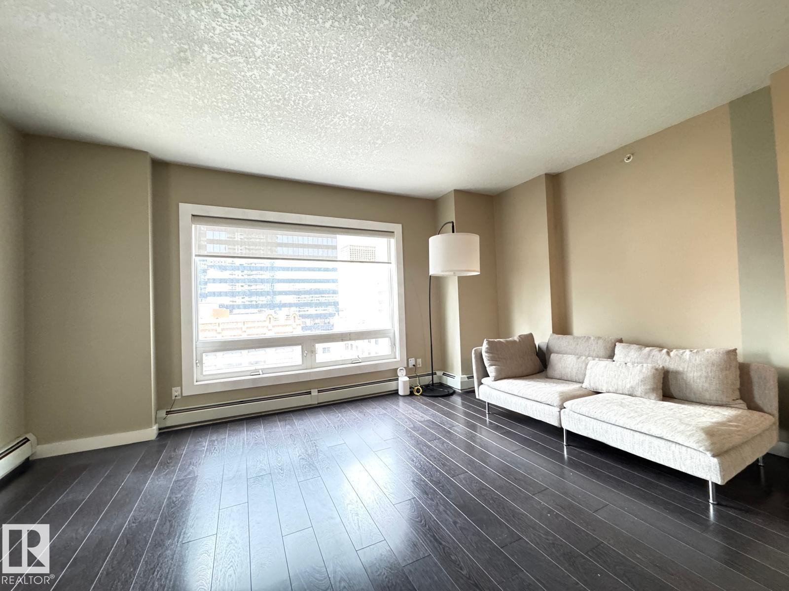 702 10136 104 Street, Edmonton, AB - Indoor Photo Showing Living Room