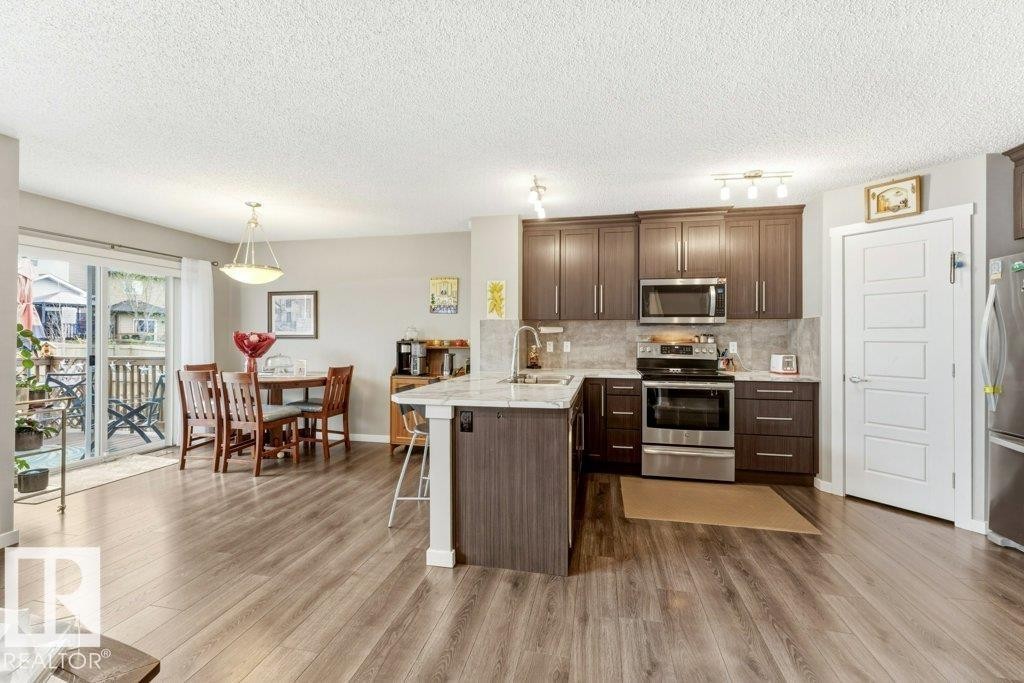 4443 6 Street Nw, Edmonton, AB - Indoor Photo Showing Kitchen