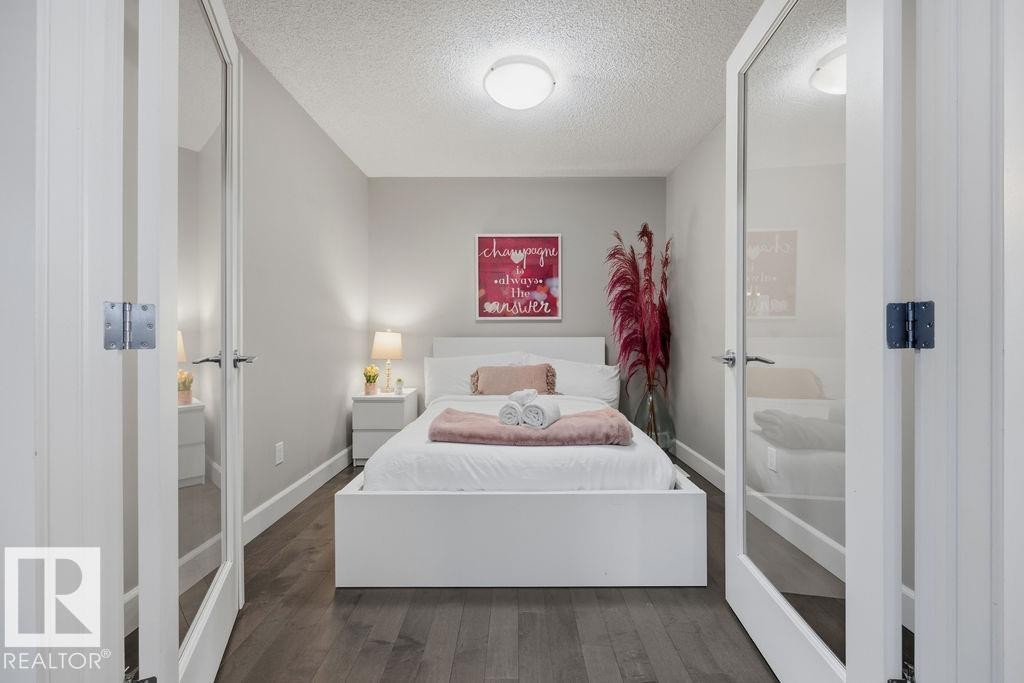 2366 Ware Crescent, Edmonton, AB - Indoor Photo Showing Bedroom