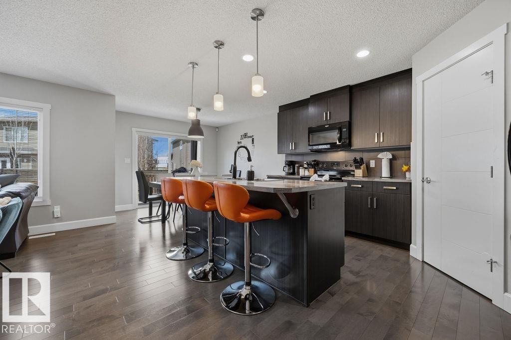2366 Ware Crescent, Edmonton, AB - Indoor Photo Showing Kitchen With Upgraded Kitchen