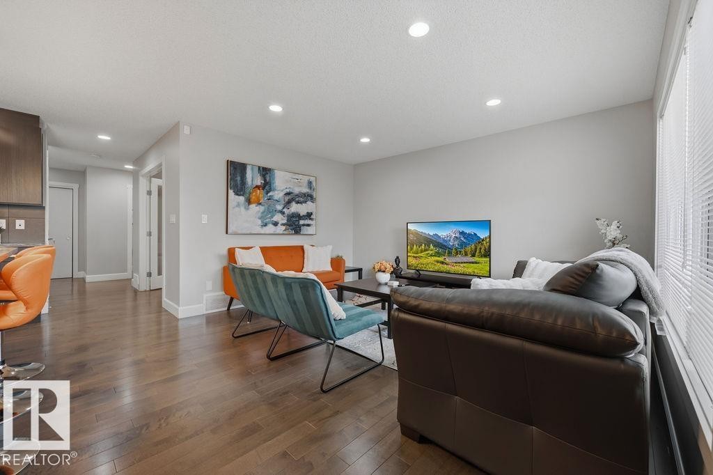 2366 Ware Crescent, Edmonton, AB - Indoor Photo Showing Other Room