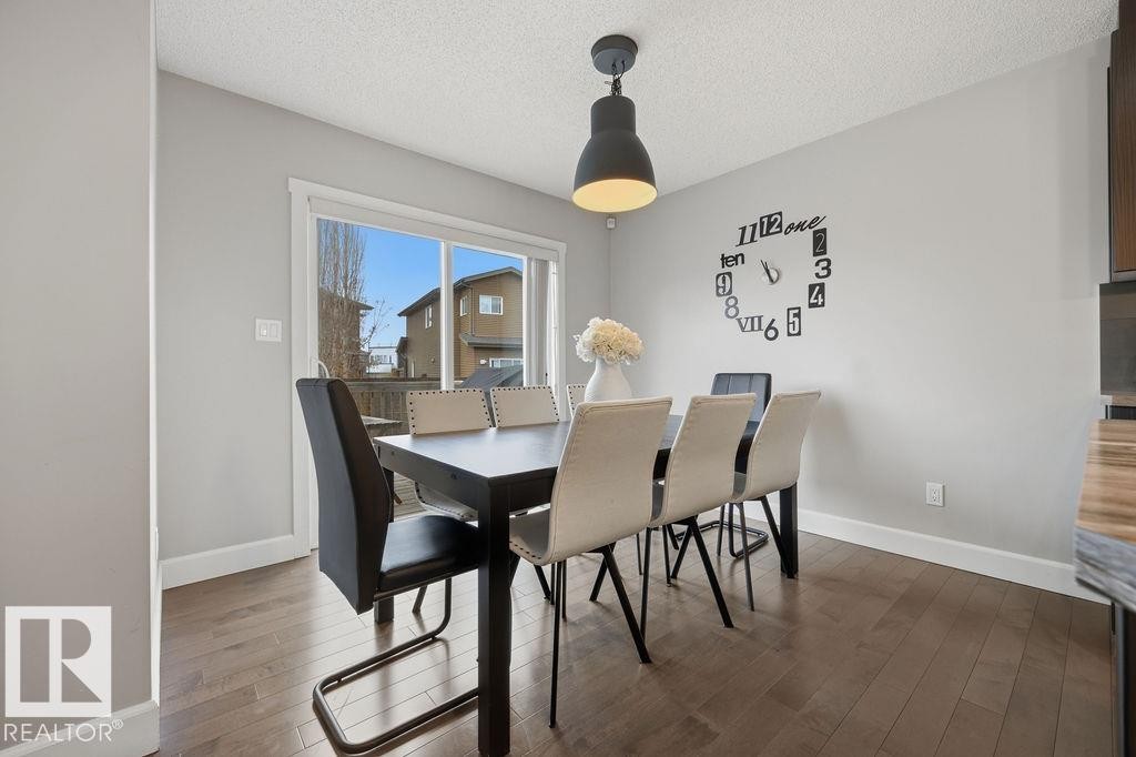 2366 Ware Crescent, Edmonton, AB - Indoor Photo Showing Dining Room