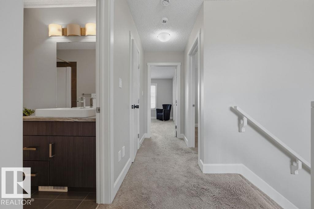 2366 Ware Crescent, Edmonton, AB - Indoor Photo Showing Other Room