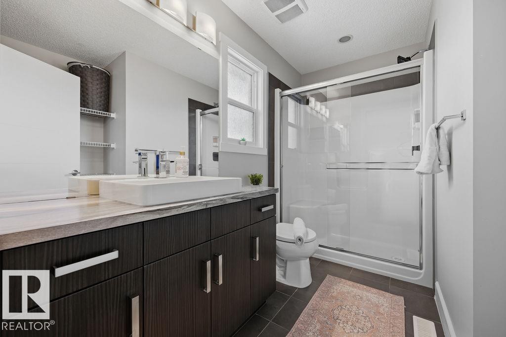 2366 Ware Crescent, Edmonton, AB - Indoor Photo Showing Bathroom