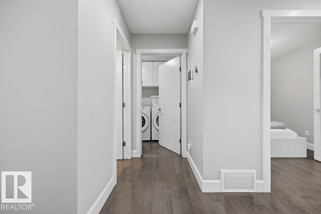2366 Ware Crescent, Edmonton, AB - Indoor Photo Showing Other Room