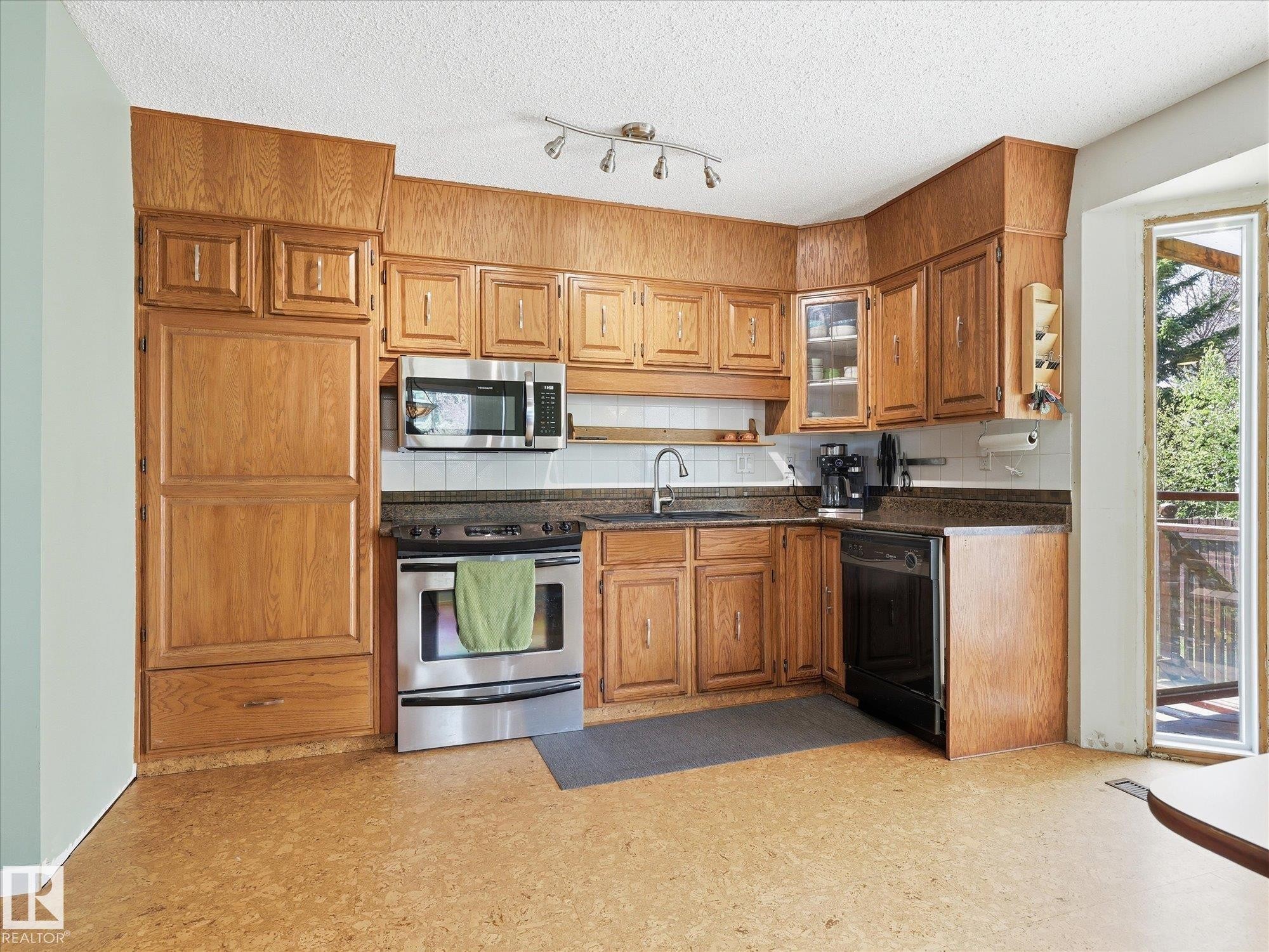 45 Lorne Crescent, St. Albert, AB - Indoor Photo Showing Kitchen
