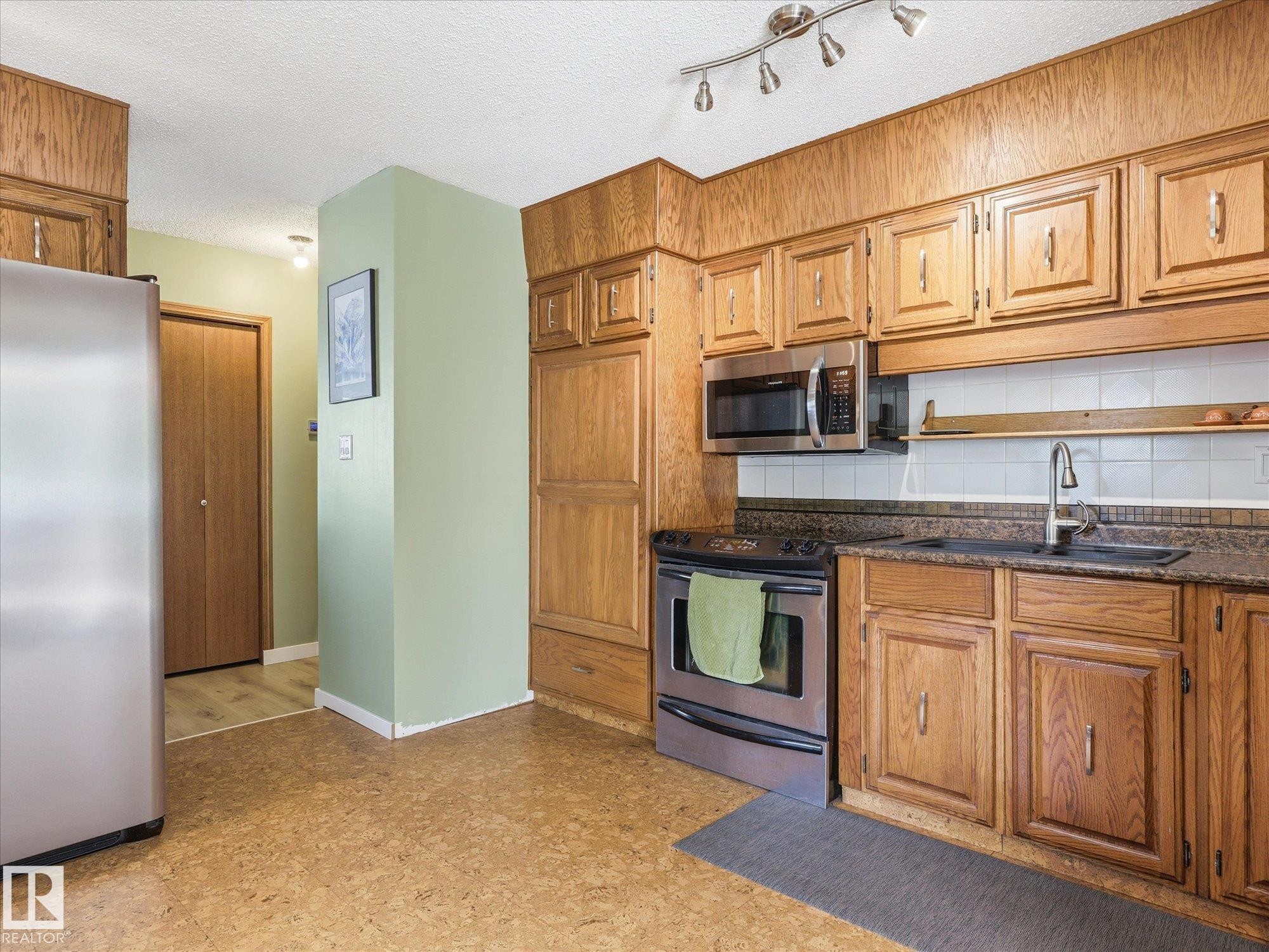 45 Lorne Crescent, St. Albert, AB - Indoor Photo Showing Kitchen