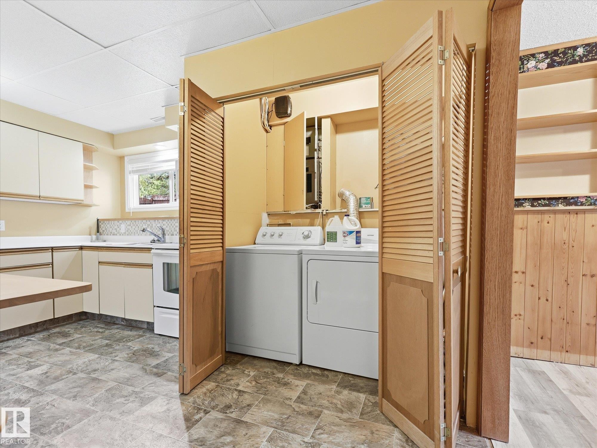 45 Lorne Crescent, St. Albert, AB - Indoor Photo Showing Laundry Room