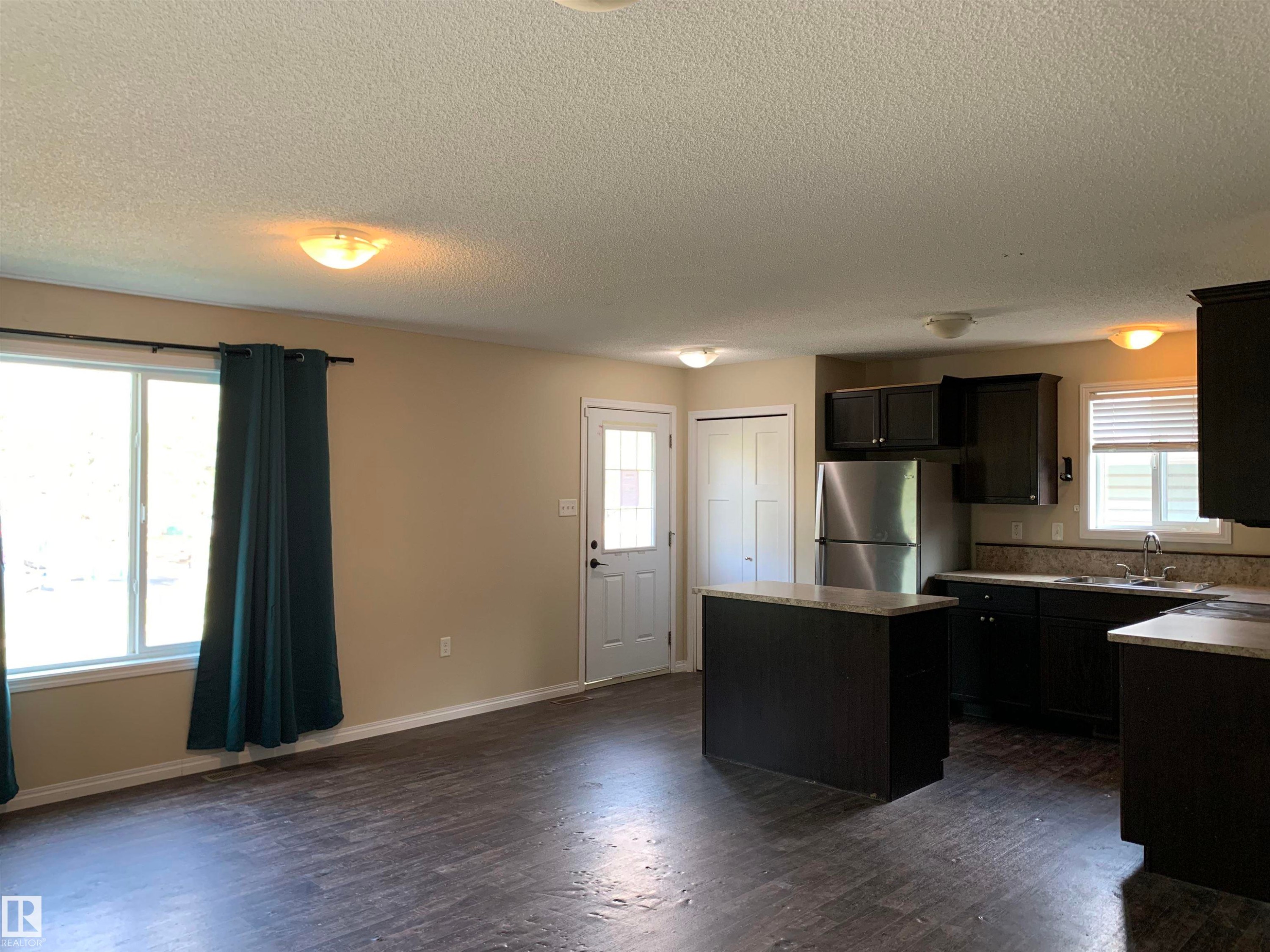 11824 93 Street, Edmonton, AB - Indoor Photo Showing Kitchen