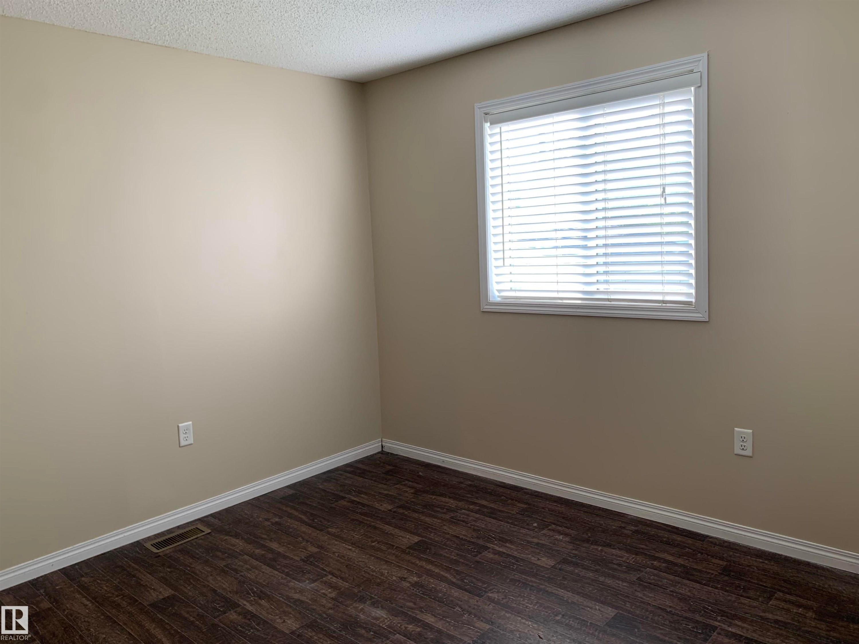 11824 93 Street, Edmonton, AB - Indoor Photo Showing Other Room