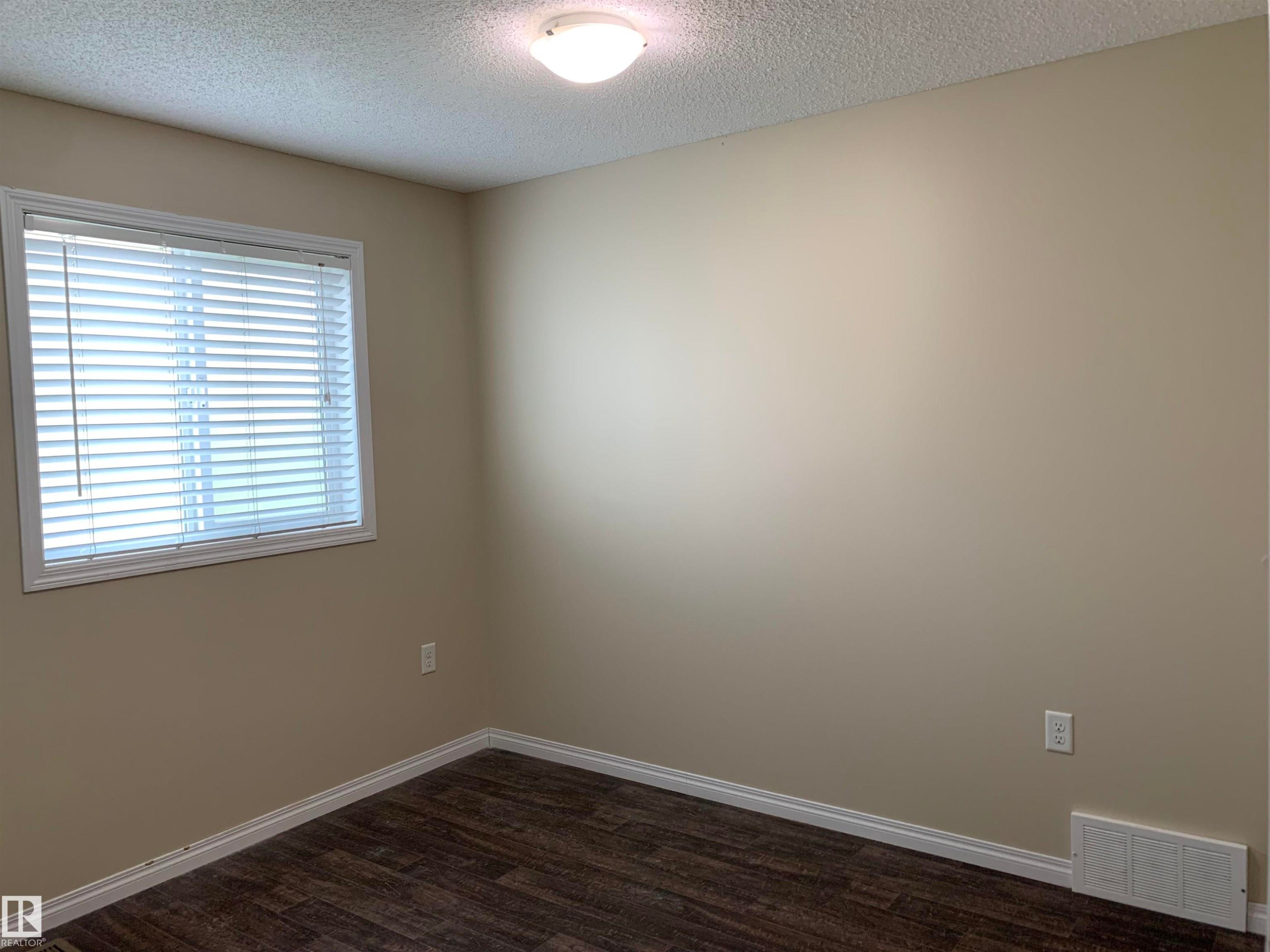 11824 93 Street, Edmonton, AB - Indoor Photo Showing Other Room
