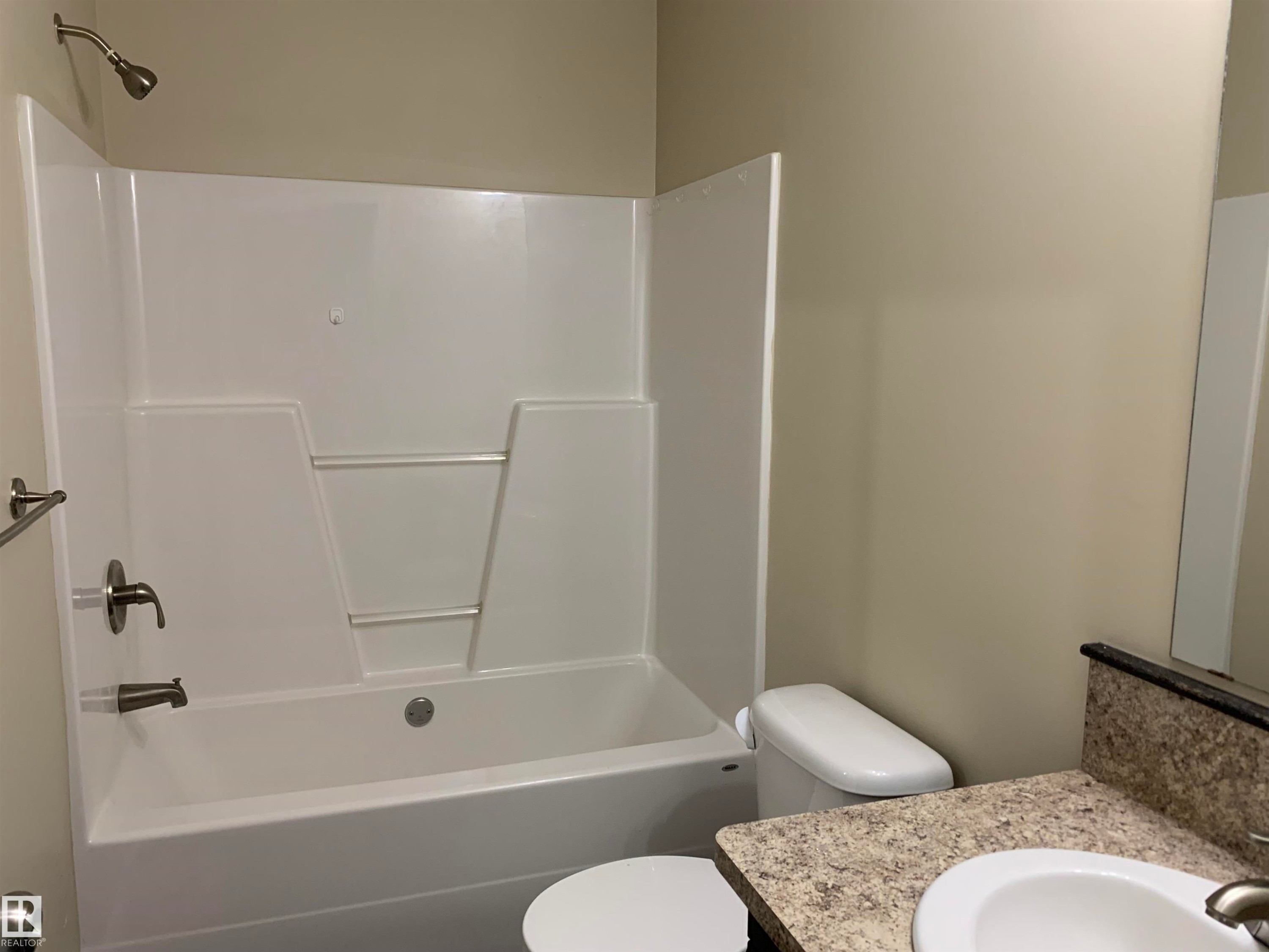 11824 93 Street, Edmonton, AB - Indoor Photo Showing Bathroom