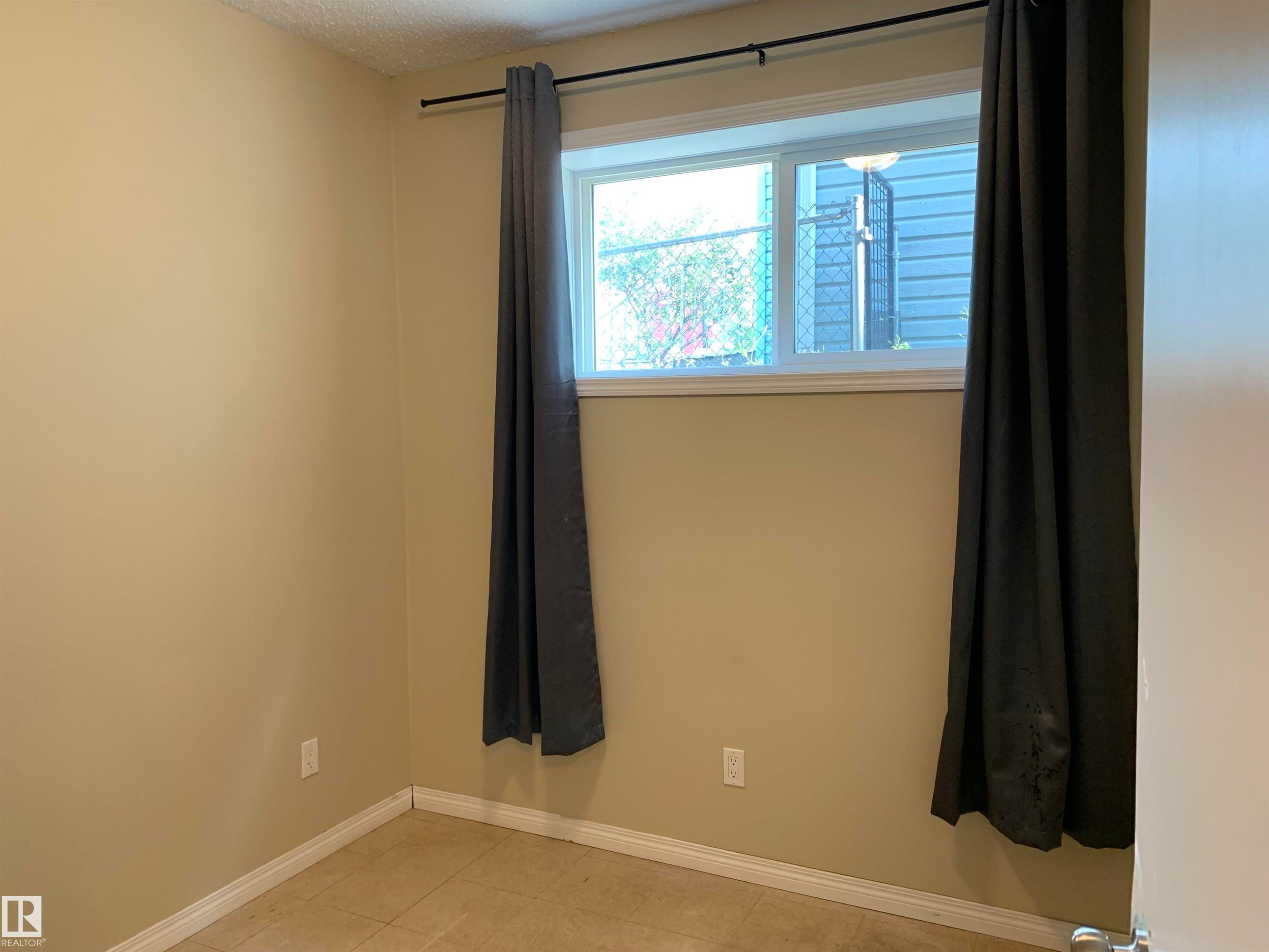 11824 93 Street, Edmonton, AB - Indoor Photo Showing Other Room