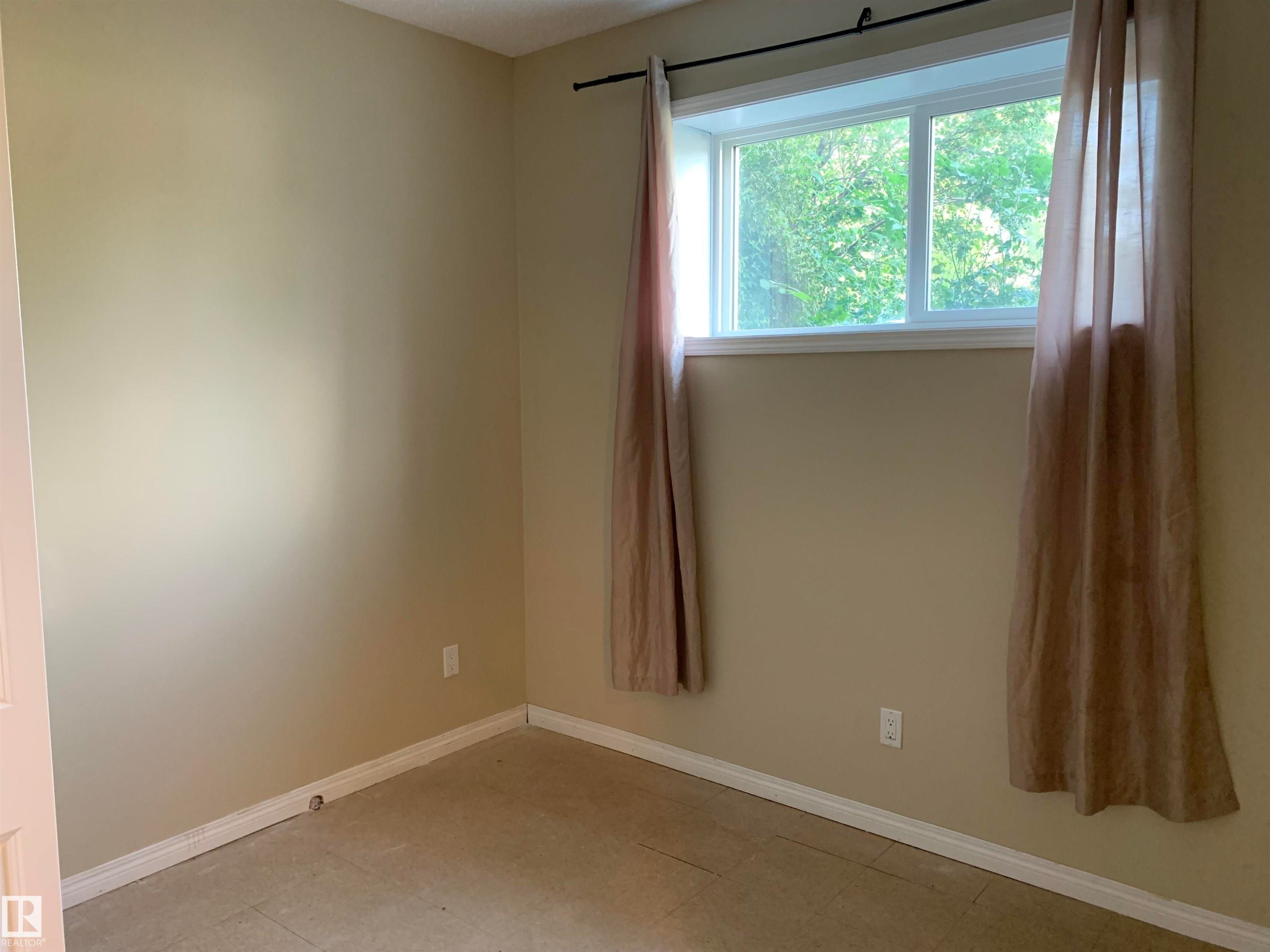 11824 93 Street, Edmonton, AB - Indoor Photo Showing Other Room