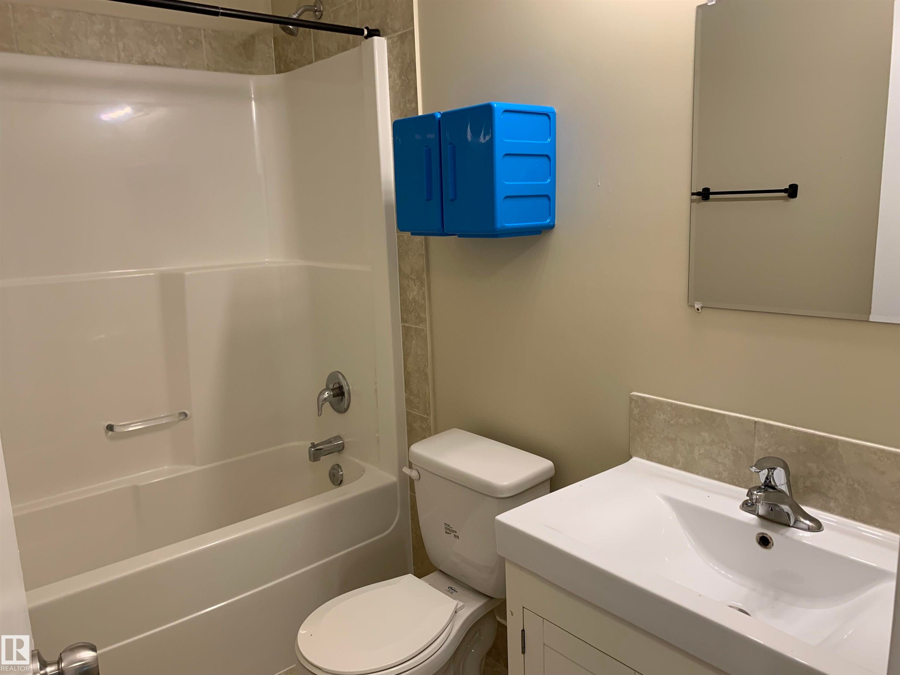 11824 93 Street, Edmonton, AB - Indoor Photo Showing Bathroom