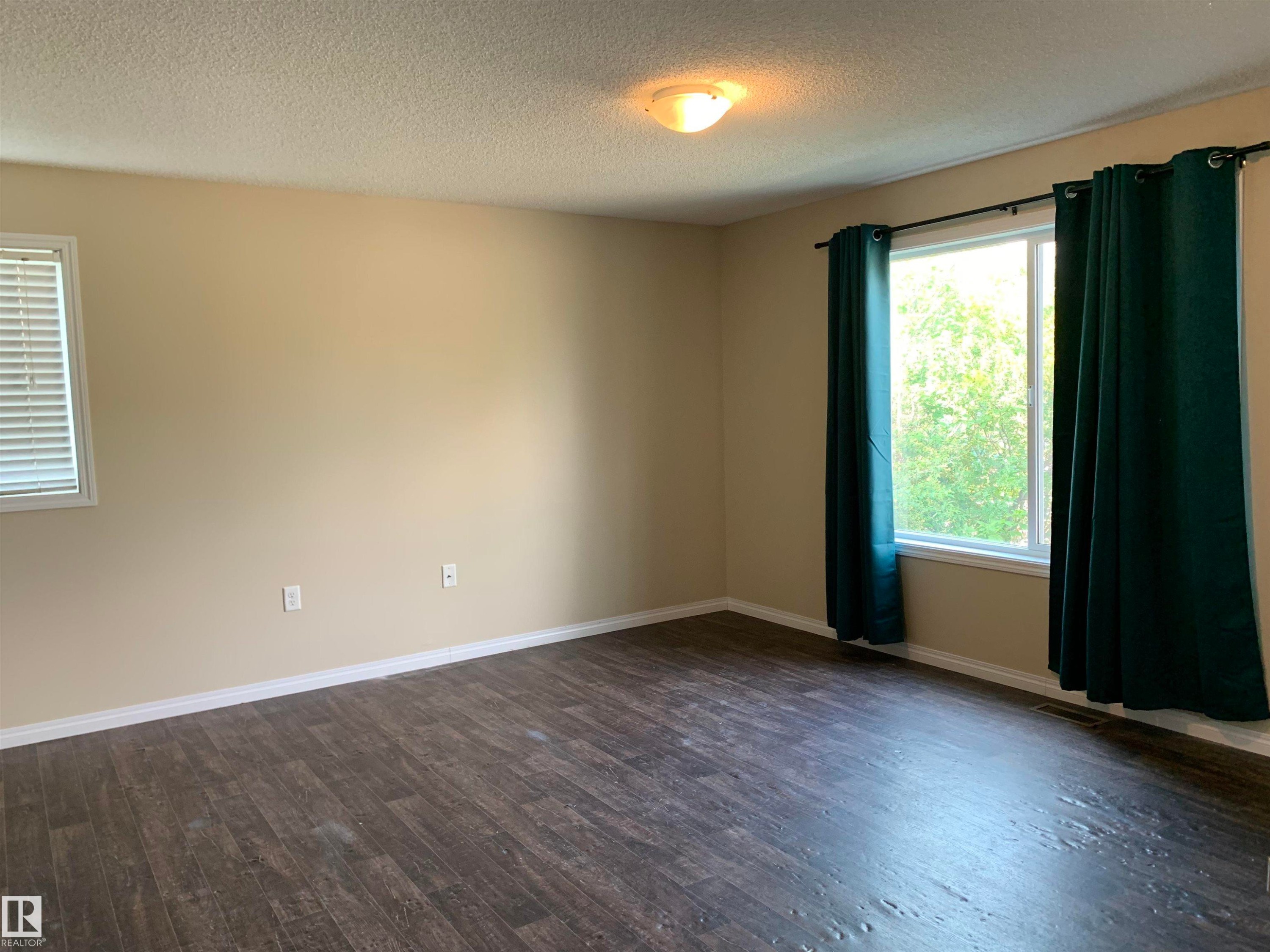 11824 93 Street, Edmonton, AB - Indoor Photo Showing Other Room