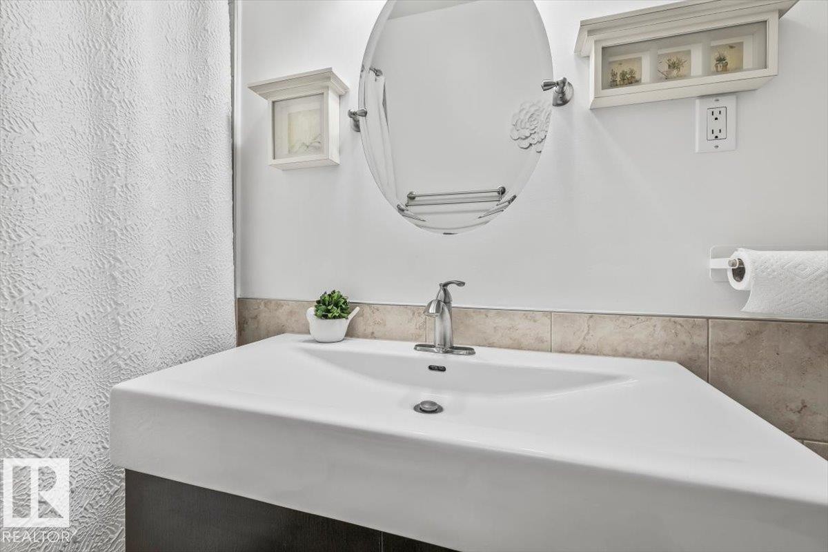 4813 53 Avenue, Stony Plain, AB - Indoor Photo Showing Bathroom