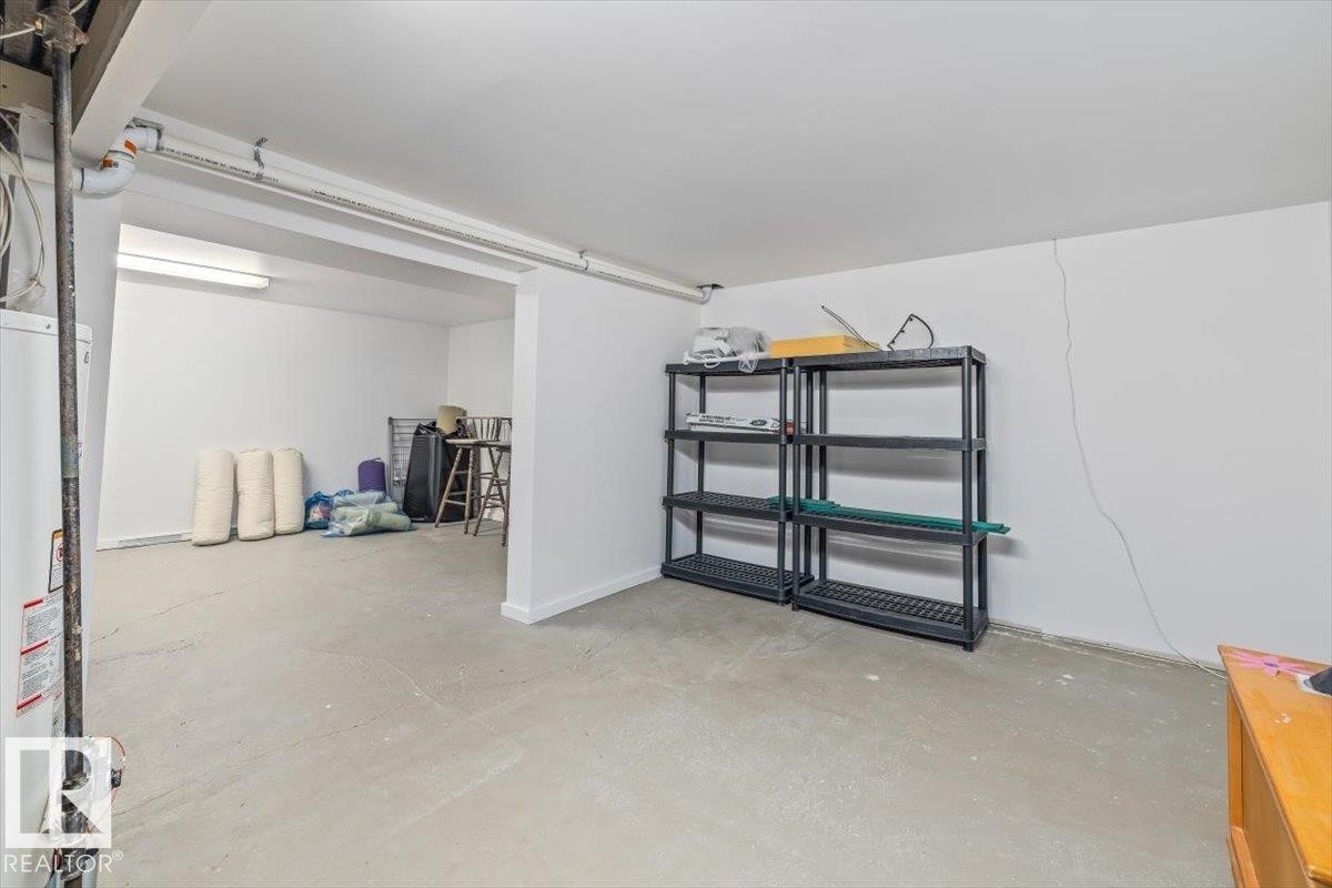 4813 53 Avenue, Stony Plain, AB - Indoor Photo Showing Garage