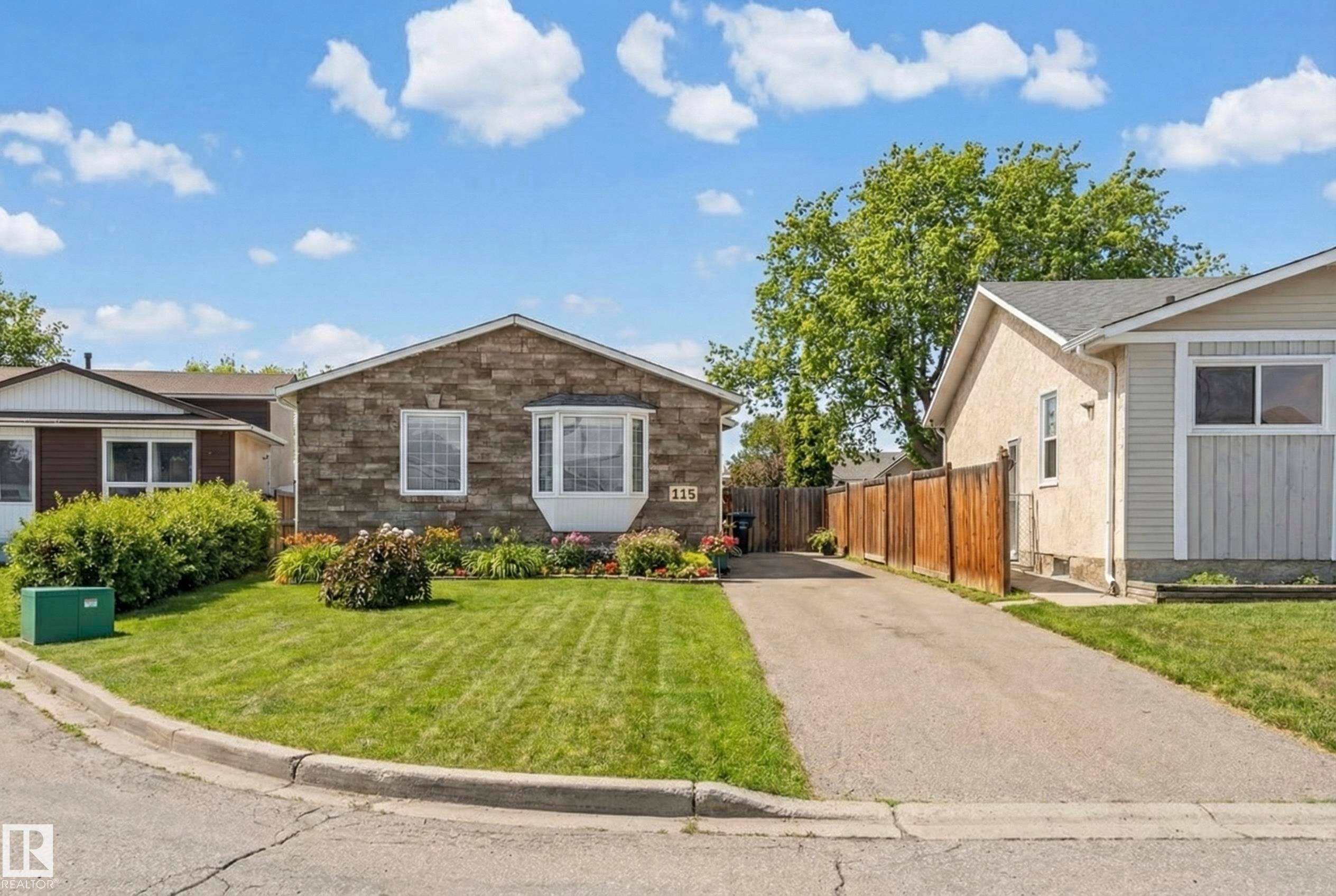 115 Warwick Road, Edmonton, AB - Outdoor