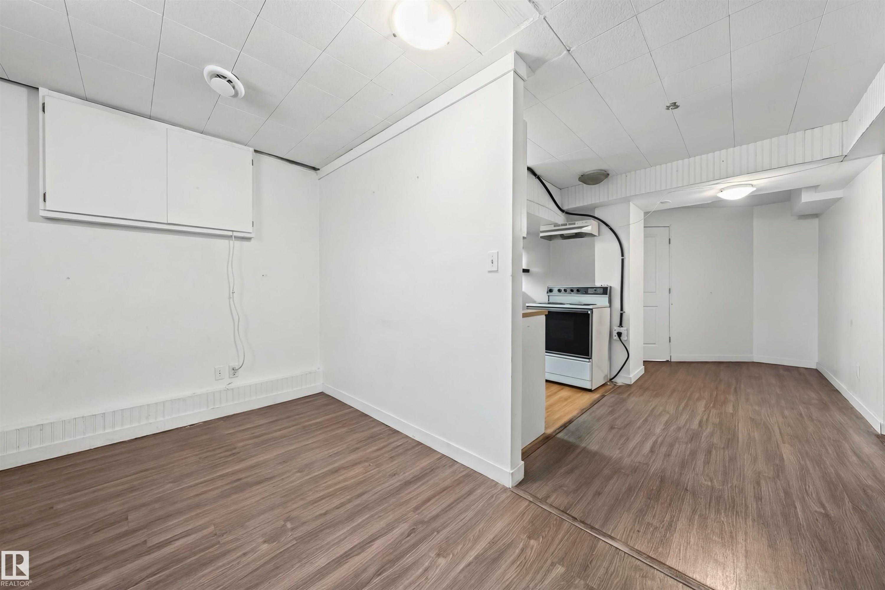 115 Warwick Road, Edmonton, AB - Indoor