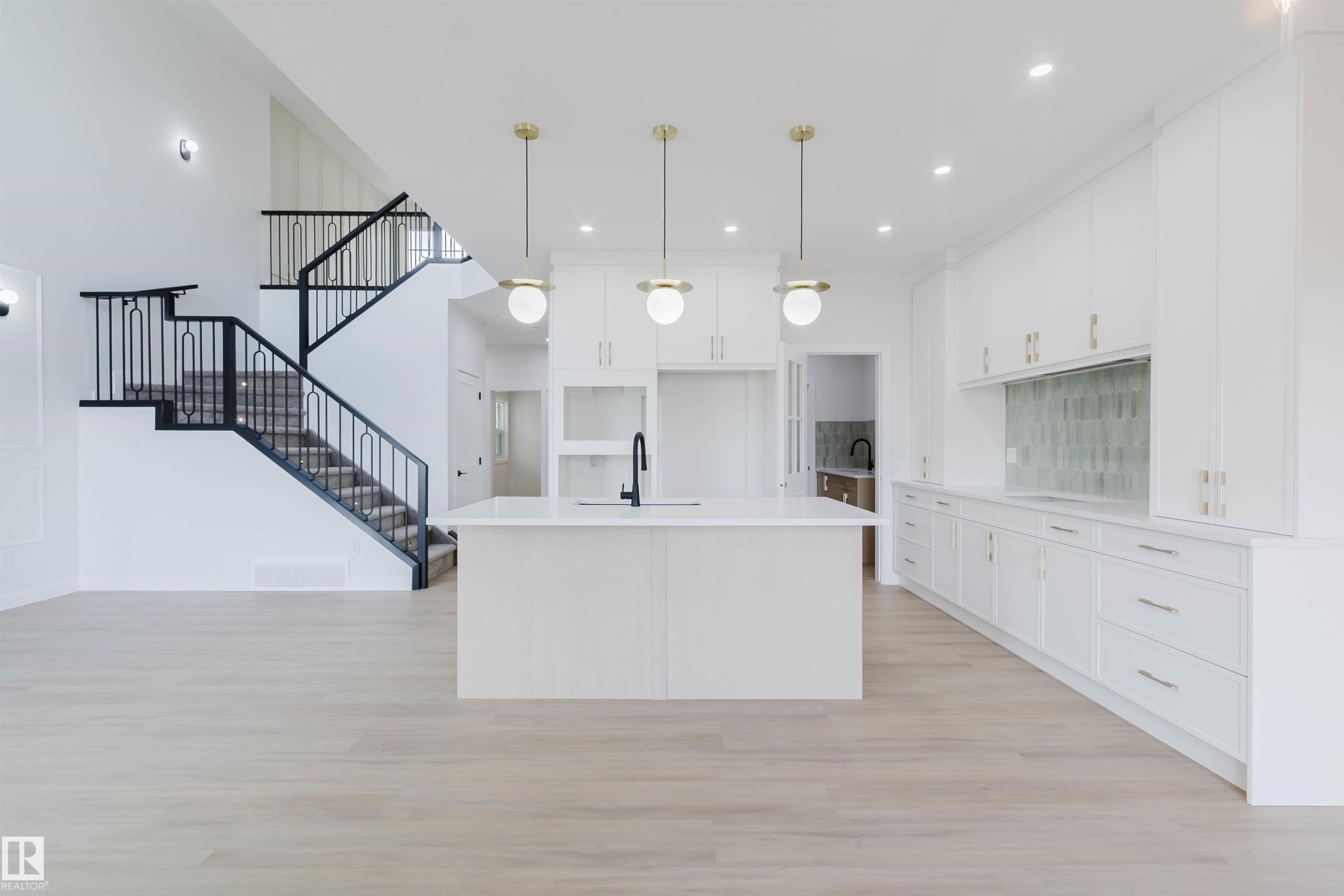 226 Edgemont Green, Edmonton, AB - Indoor Photo Showing Kitchen With Upgraded Kitchen