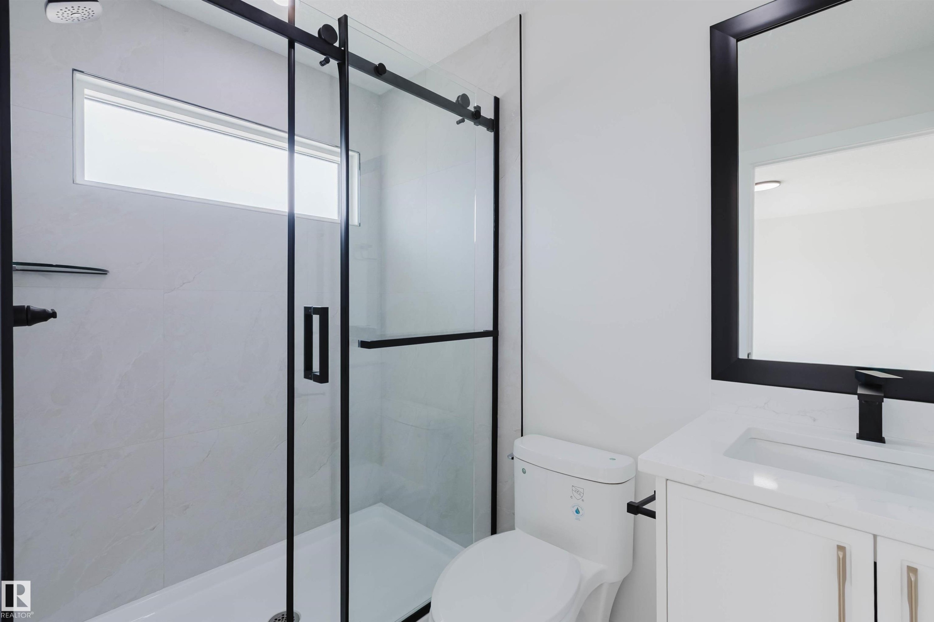 226 Edgemont Green, Edmonton, AB - Indoor Photo Showing Bathroom