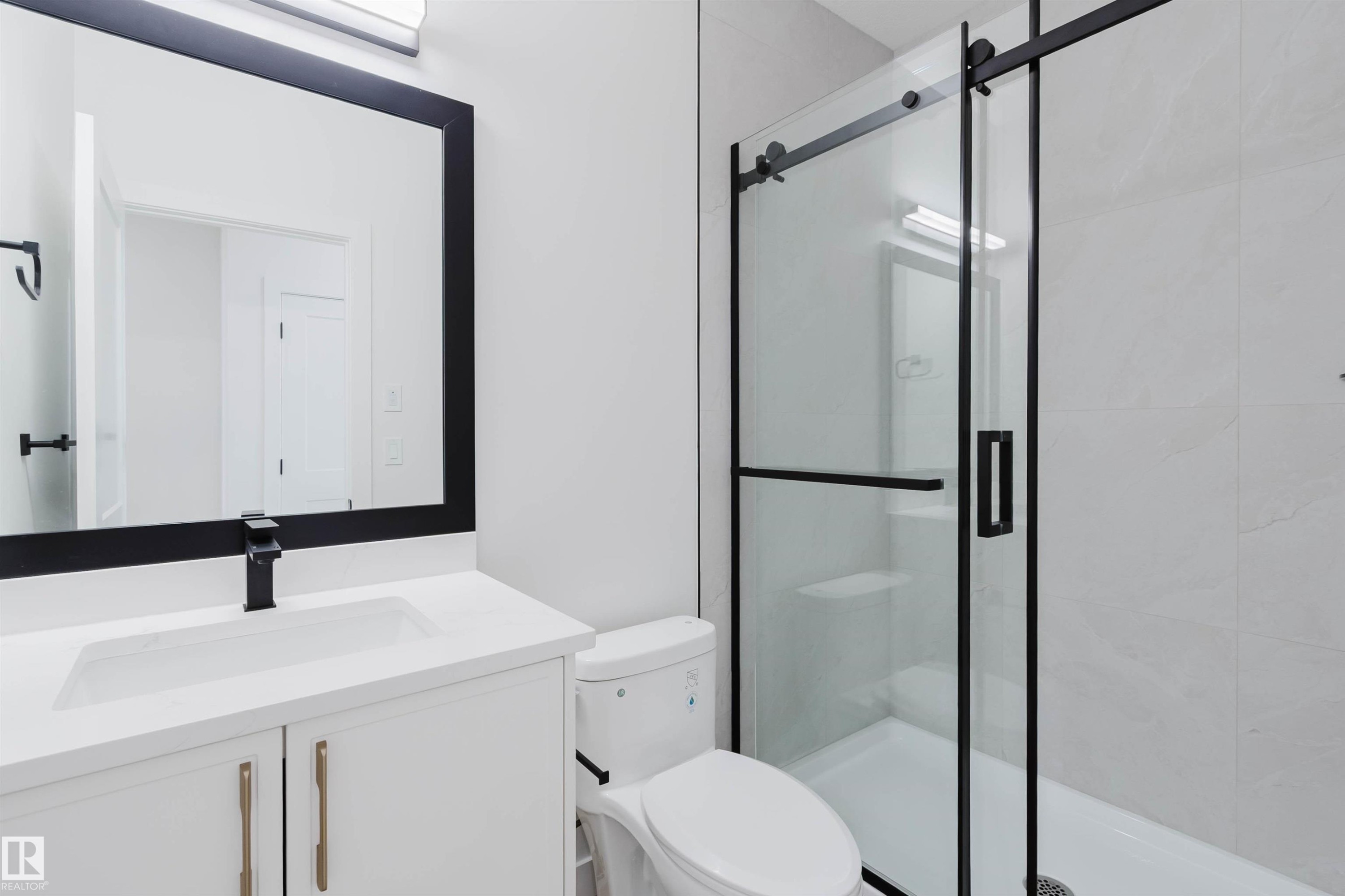 226 Edgemont Green, Edmonton, AB - Indoor Photo Showing Bathroom