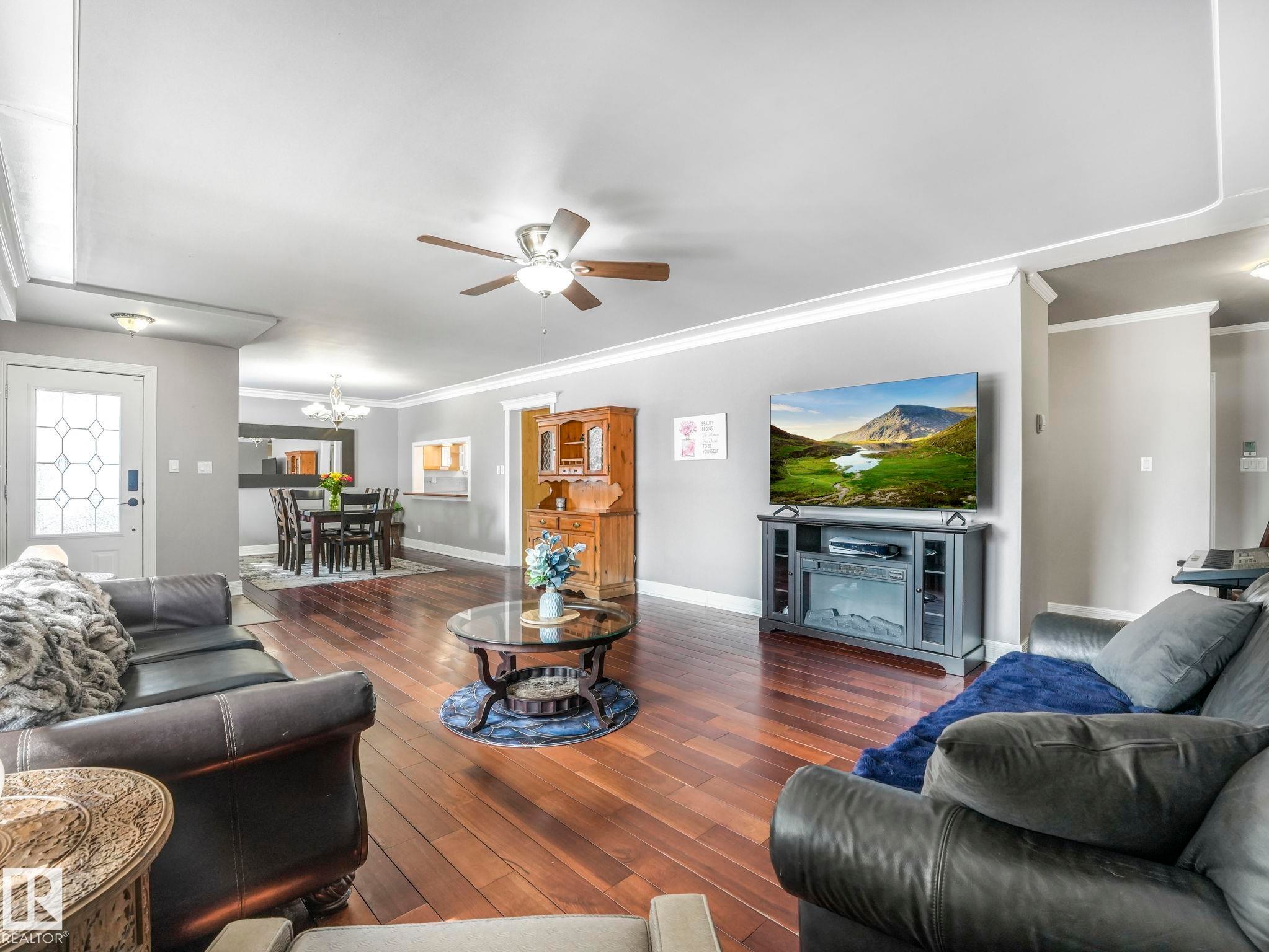 5406 46 Avenue, Wetaskiwin, AB - Indoor Photo Showing Living Room