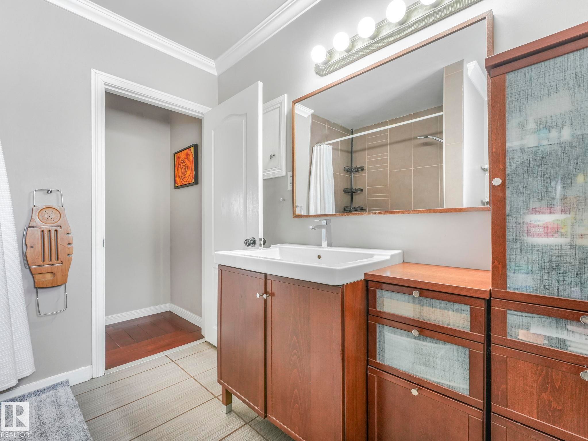 5406 46 Avenue, Wetaskiwin, AB - Indoor Photo Showing Bathroom