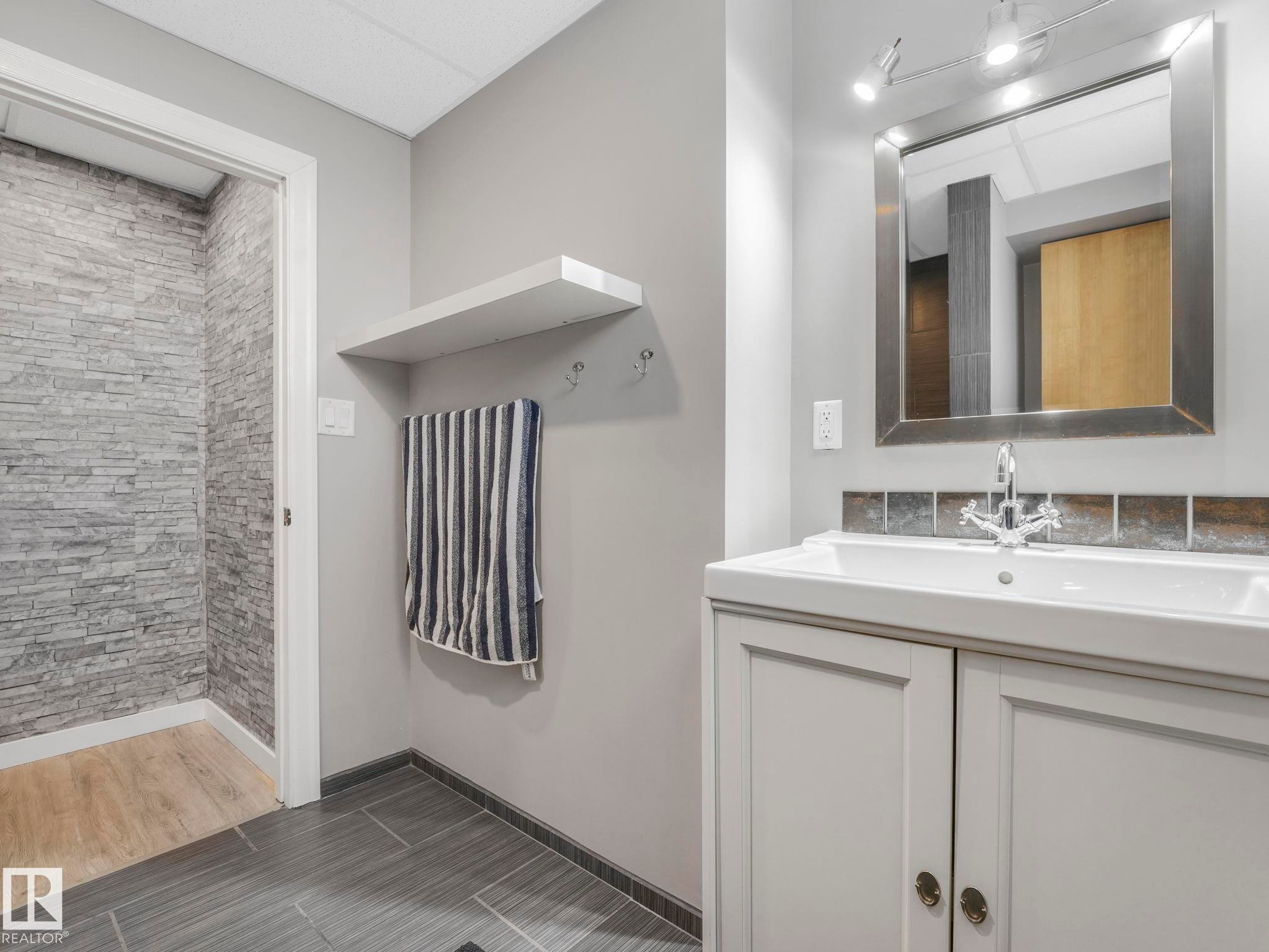 5406 46 Avenue, Wetaskiwin, AB - Indoor Photo Showing Bathroom