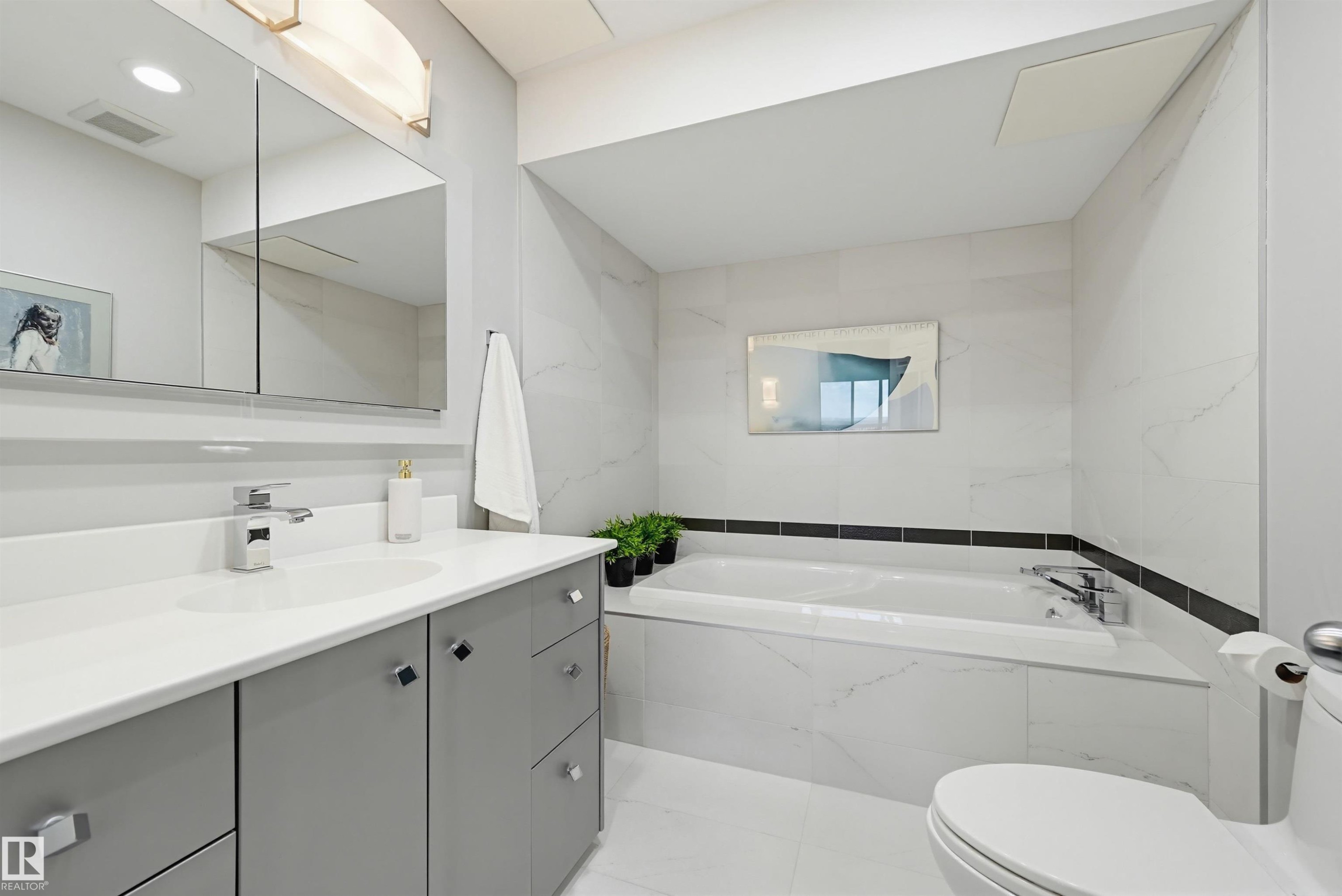#1704 11503 100 Av Nw, Edmonton, AB - Indoor Photo Showing Bathroom
