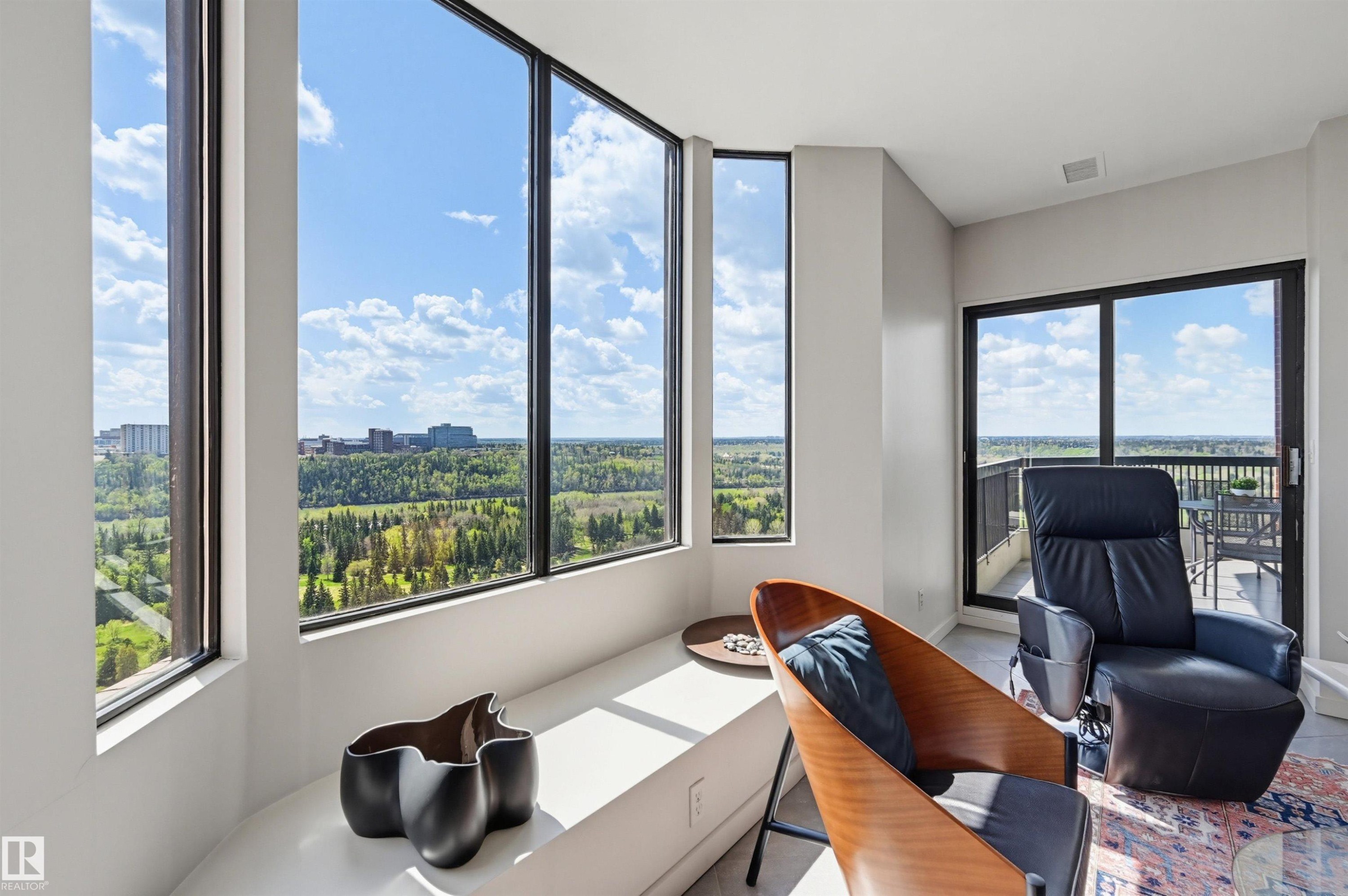 #1704 11503 100 Av Nw, Edmonton, AB - Indoor