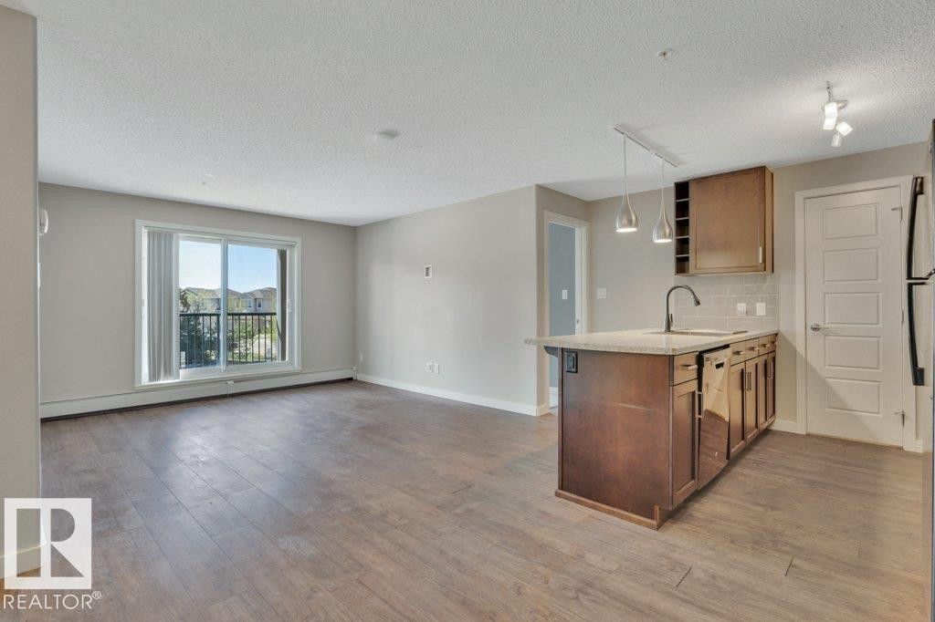 206 5510 Schonsee Drive, Edmonton, AB - Indoor Photo Showing Kitchen