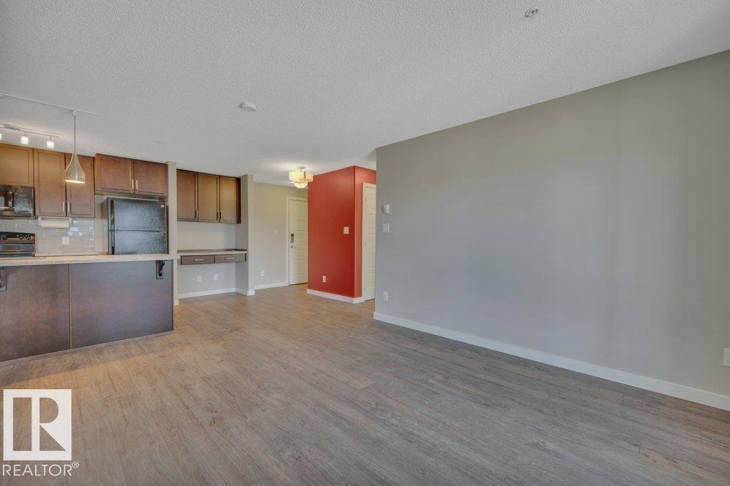 206 5510 Schonsee Drive, Edmonton, AB - Indoor Photo Showing Kitchen