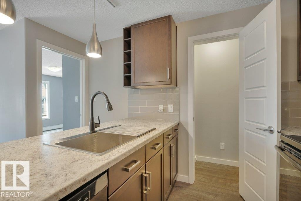 206 5510 Schonsee Drive, Edmonton, AB - Indoor Photo Showing Kitchen