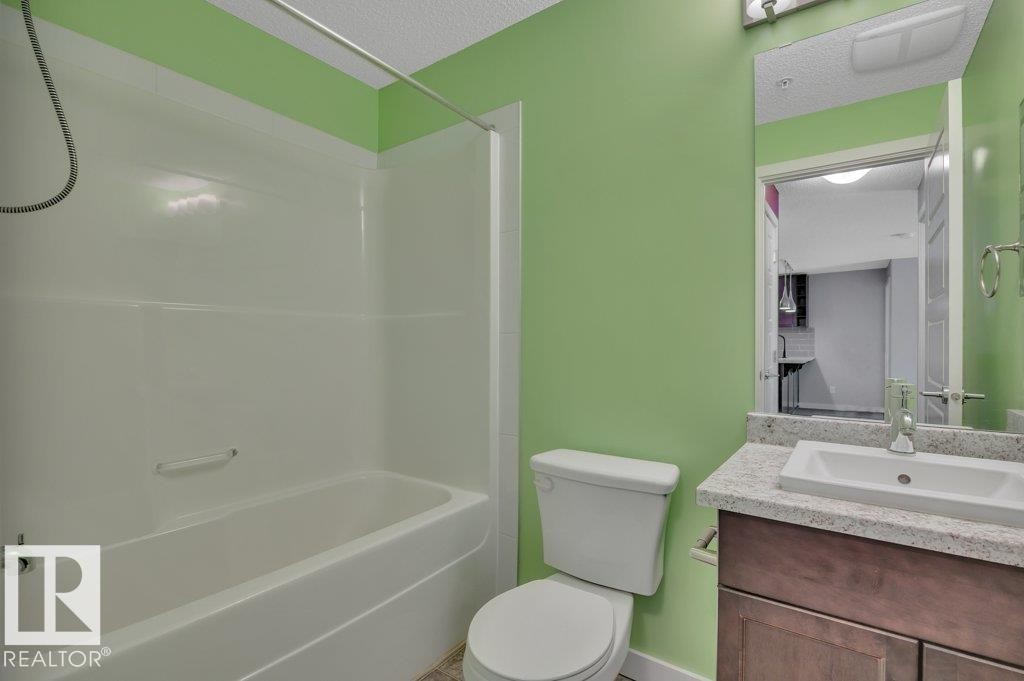 206 5510 Schonsee Drive, Edmonton, AB - Indoor Photo Showing Bathroom
